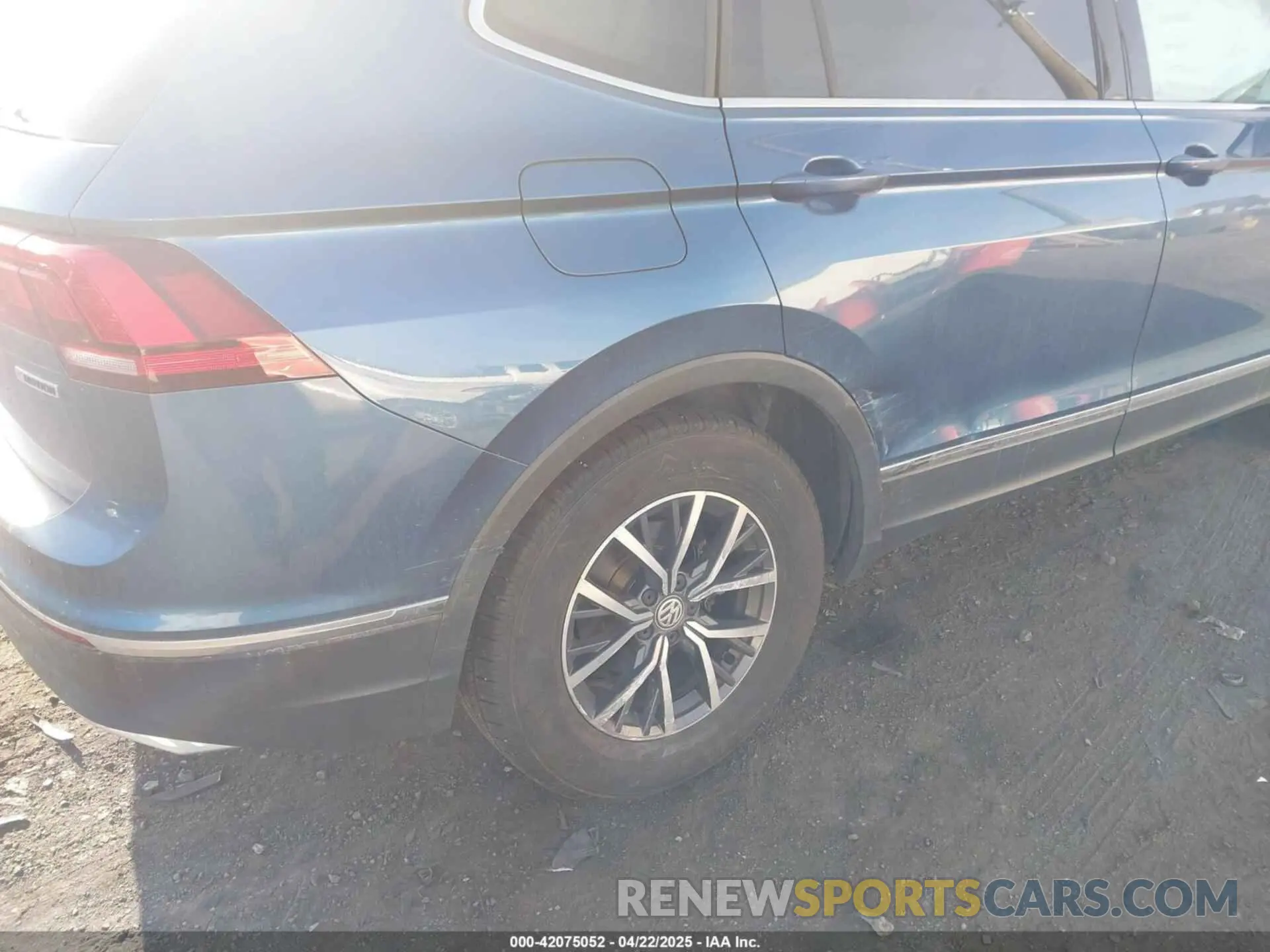 6 Photograph of a damaged car 3VV2B7AX2LM017277 VOLKSWAGEN TIGUAN 2020