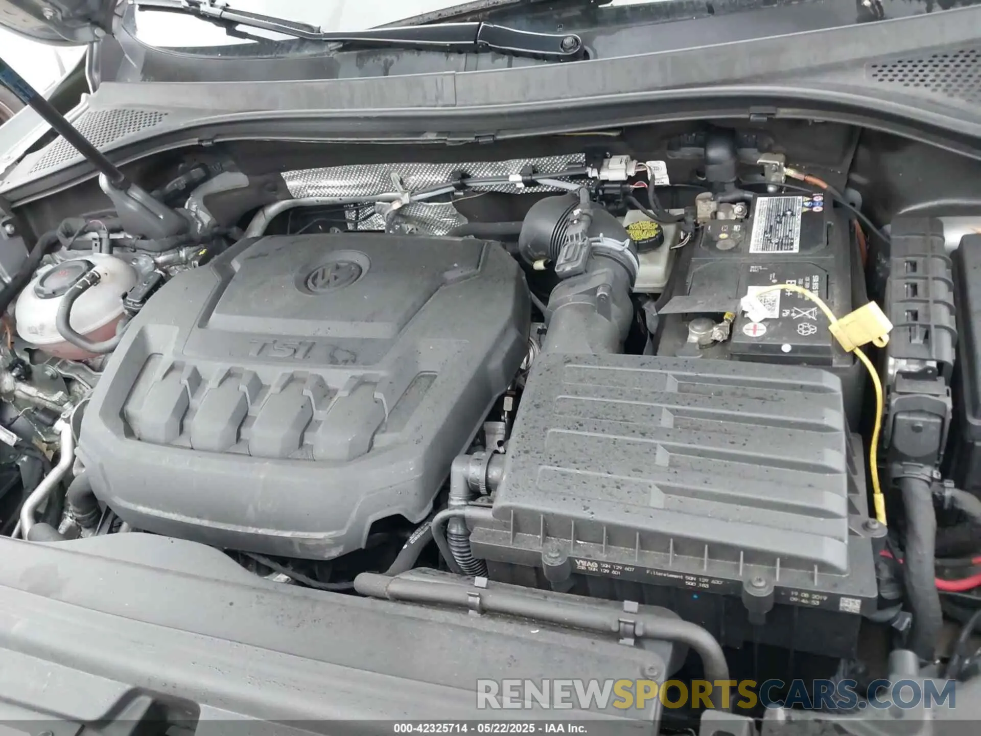 10 Photograph of a damaged car 3VV2B7AX2LM022477 VOLKSWAGEN TIGUAN 2020