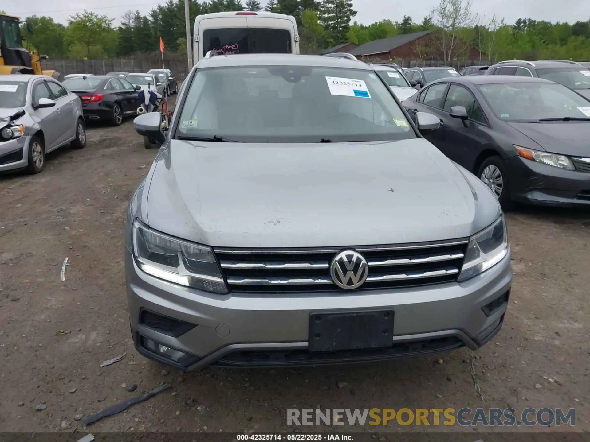12 Photograph of a damaged car 3VV2B7AX2LM022477 VOLKSWAGEN TIGUAN 2020
