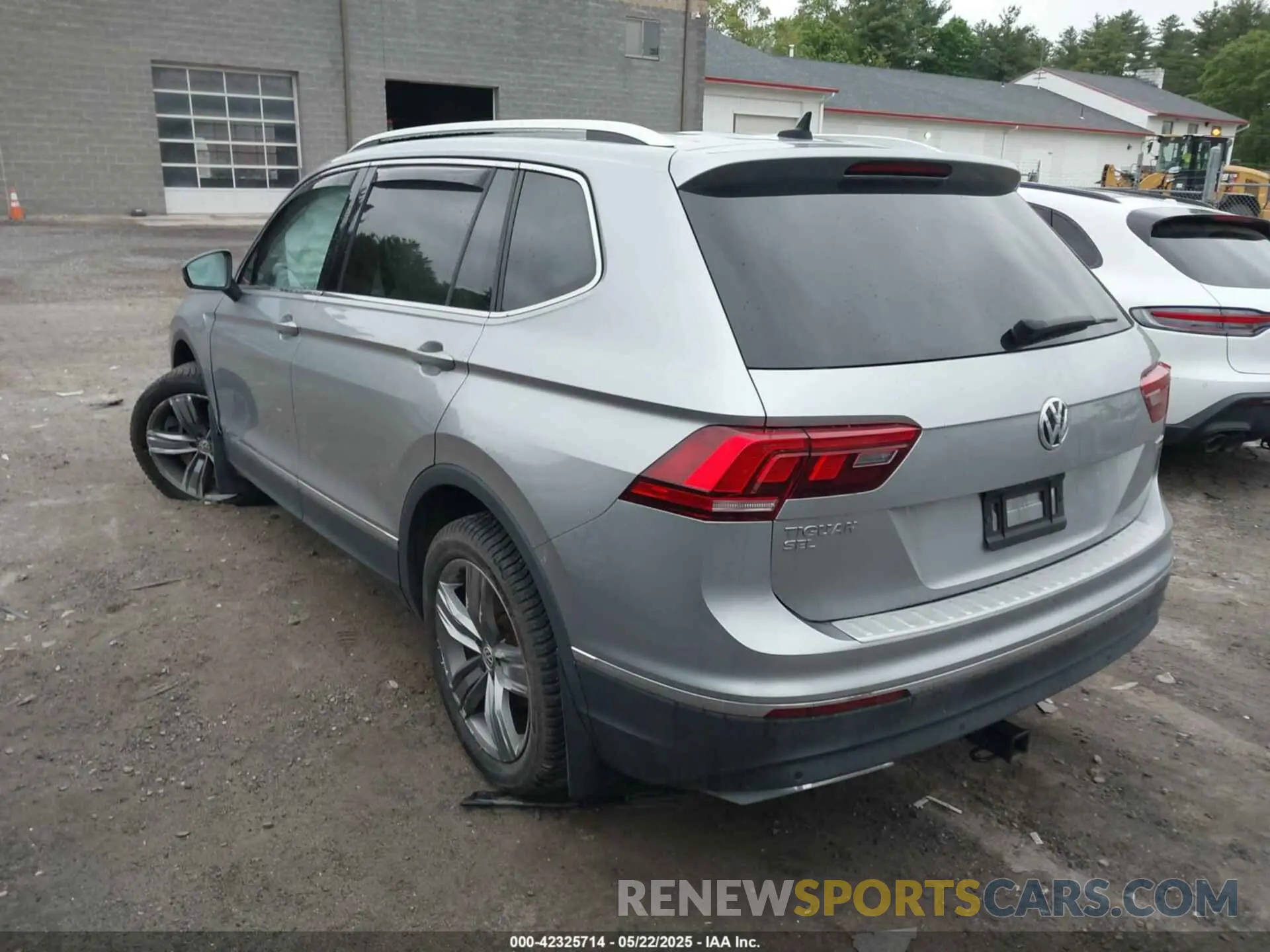 14 Photograph of a damaged car 3VV2B7AX2LM022477 VOLKSWAGEN TIGUAN 2020