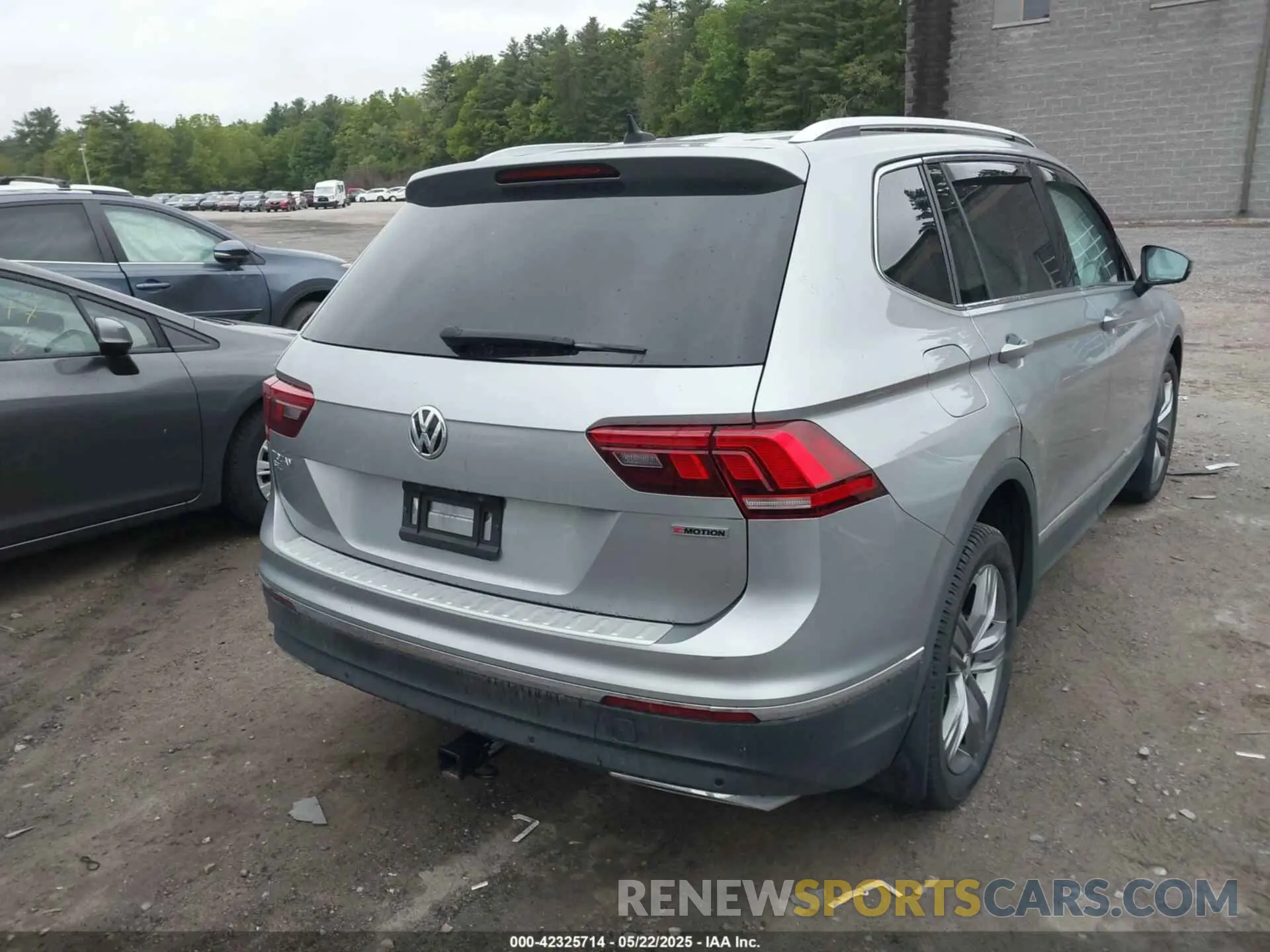 16 Photograph of a damaged car 3VV2B7AX2LM022477 VOLKSWAGEN TIGUAN 2020