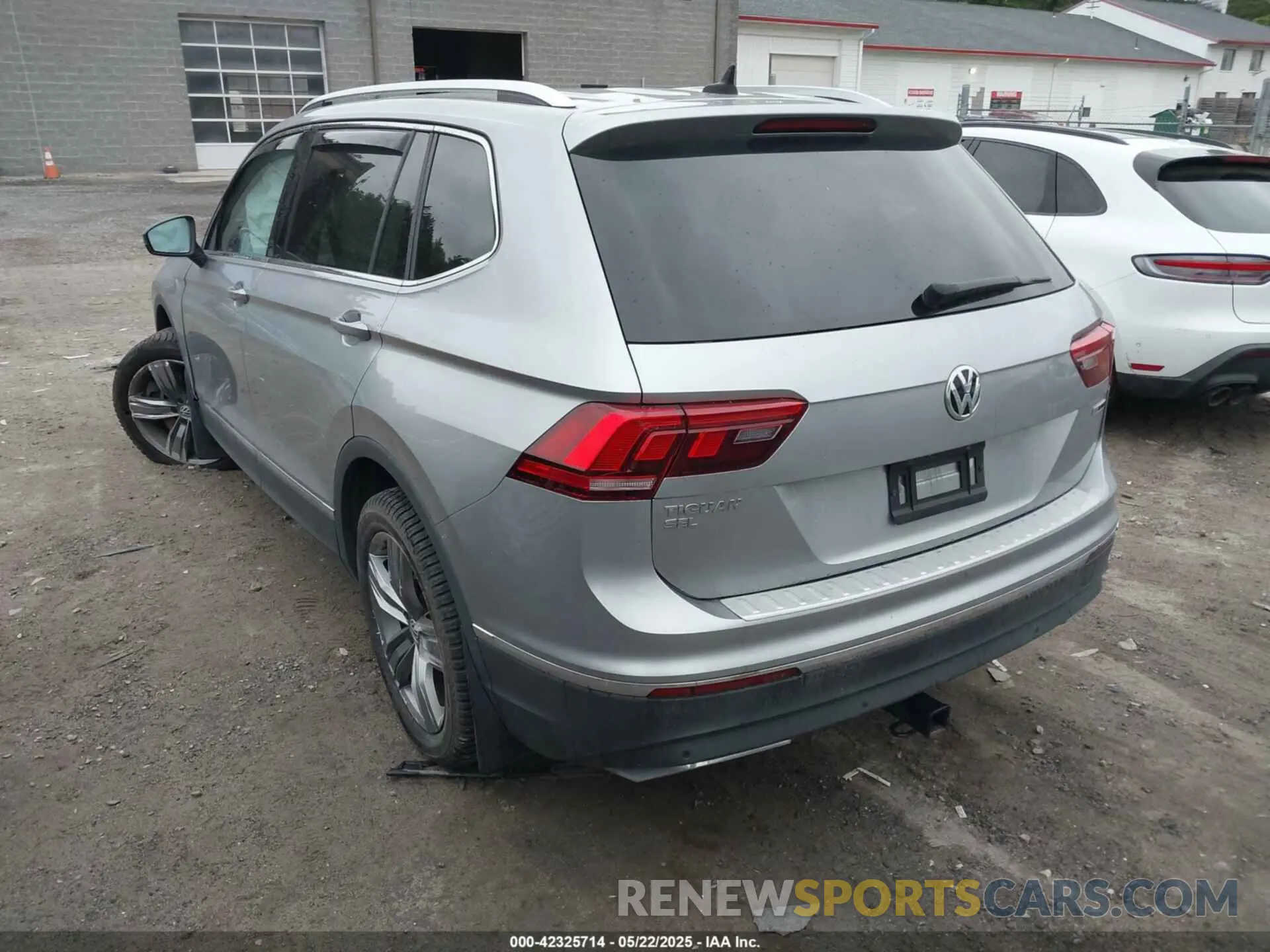 3 Photograph of a damaged car 3VV2B7AX2LM022477 VOLKSWAGEN TIGUAN 2020