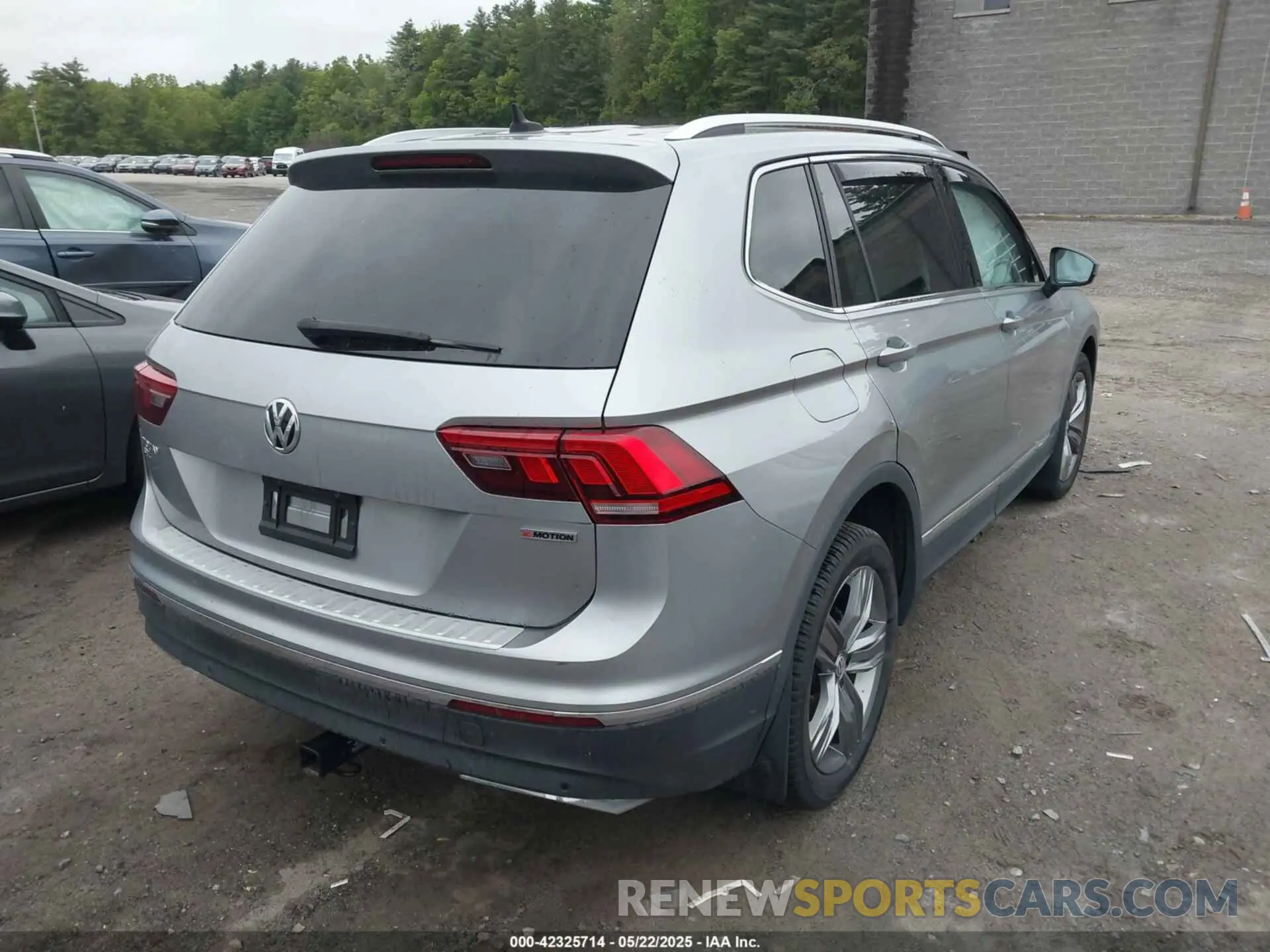 4 Photograph of a damaged car 3VV2B7AX2LM022477 VOLKSWAGEN TIGUAN 2020