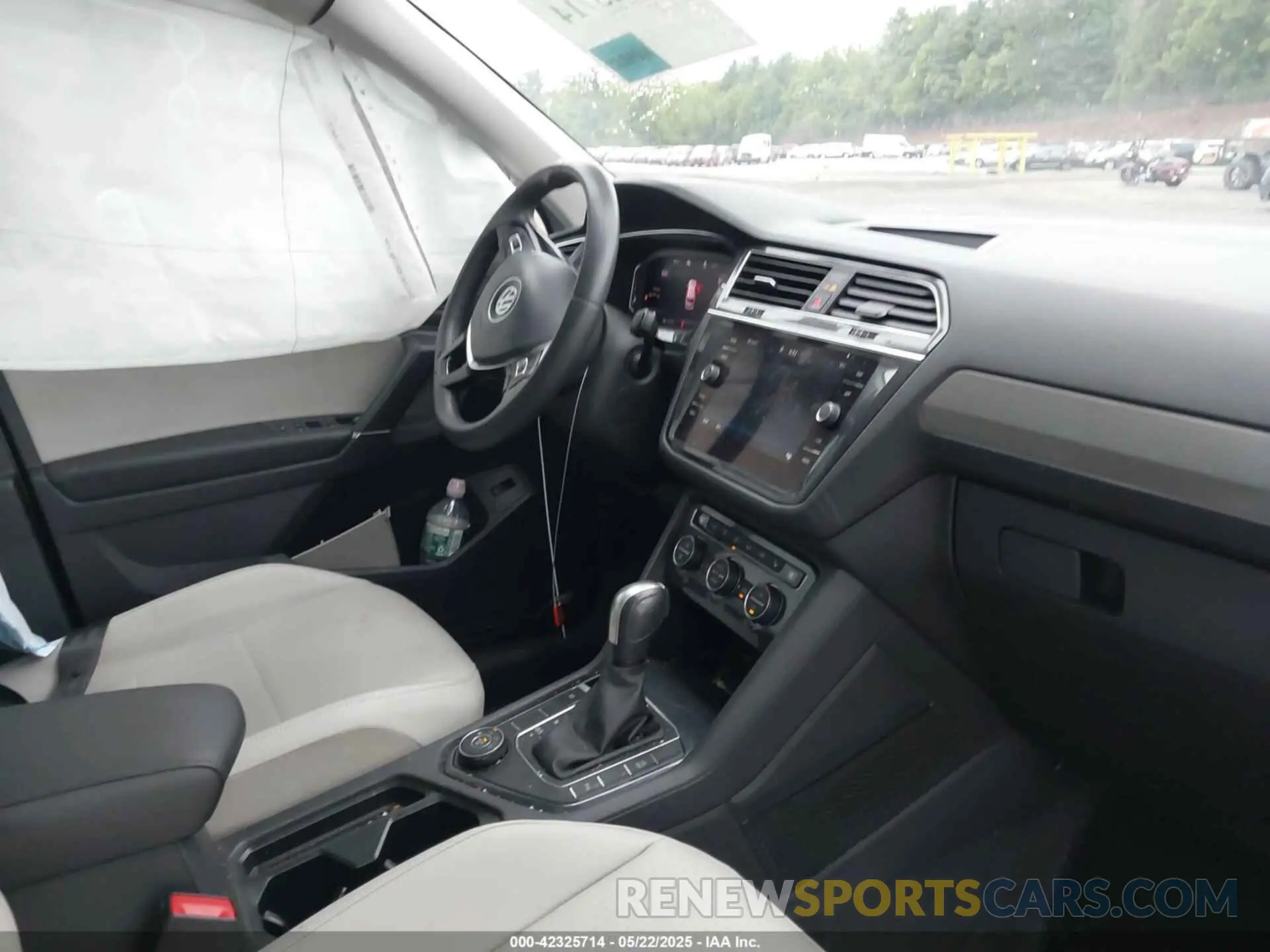 5 Photograph of a damaged car 3VV2B7AX2LM022477 VOLKSWAGEN TIGUAN 2020