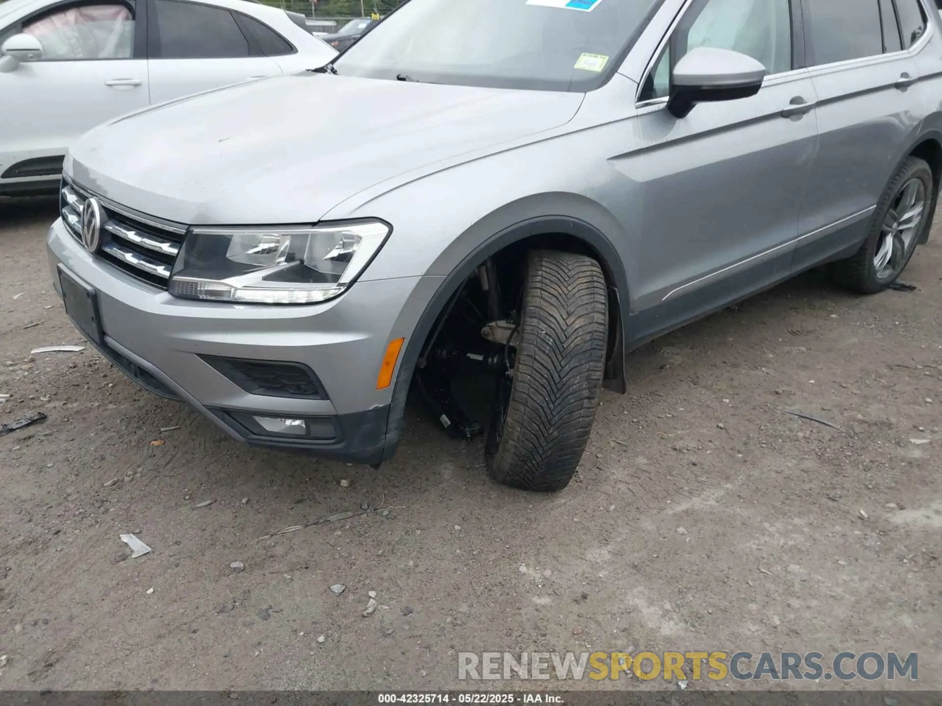 6 Photograph of a damaged car 3VV2B7AX2LM022477 VOLKSWAGEN TIGUAN 2020