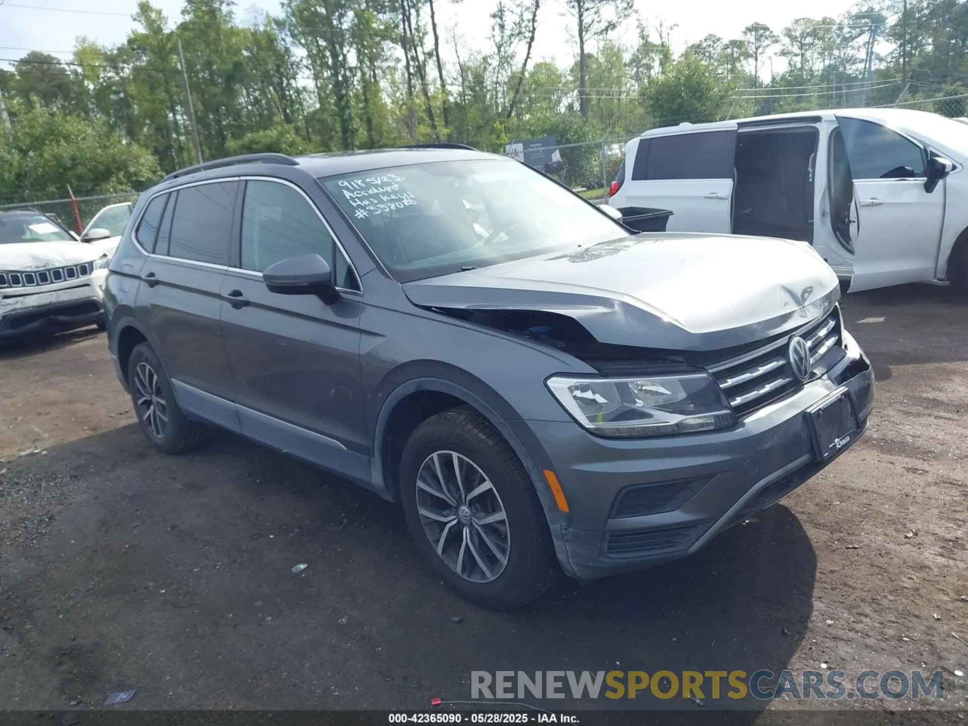 1 Photograph of a damaged car 3VV2B7AX2LM030790 VOLKSWAGEN TIGUAN 2020