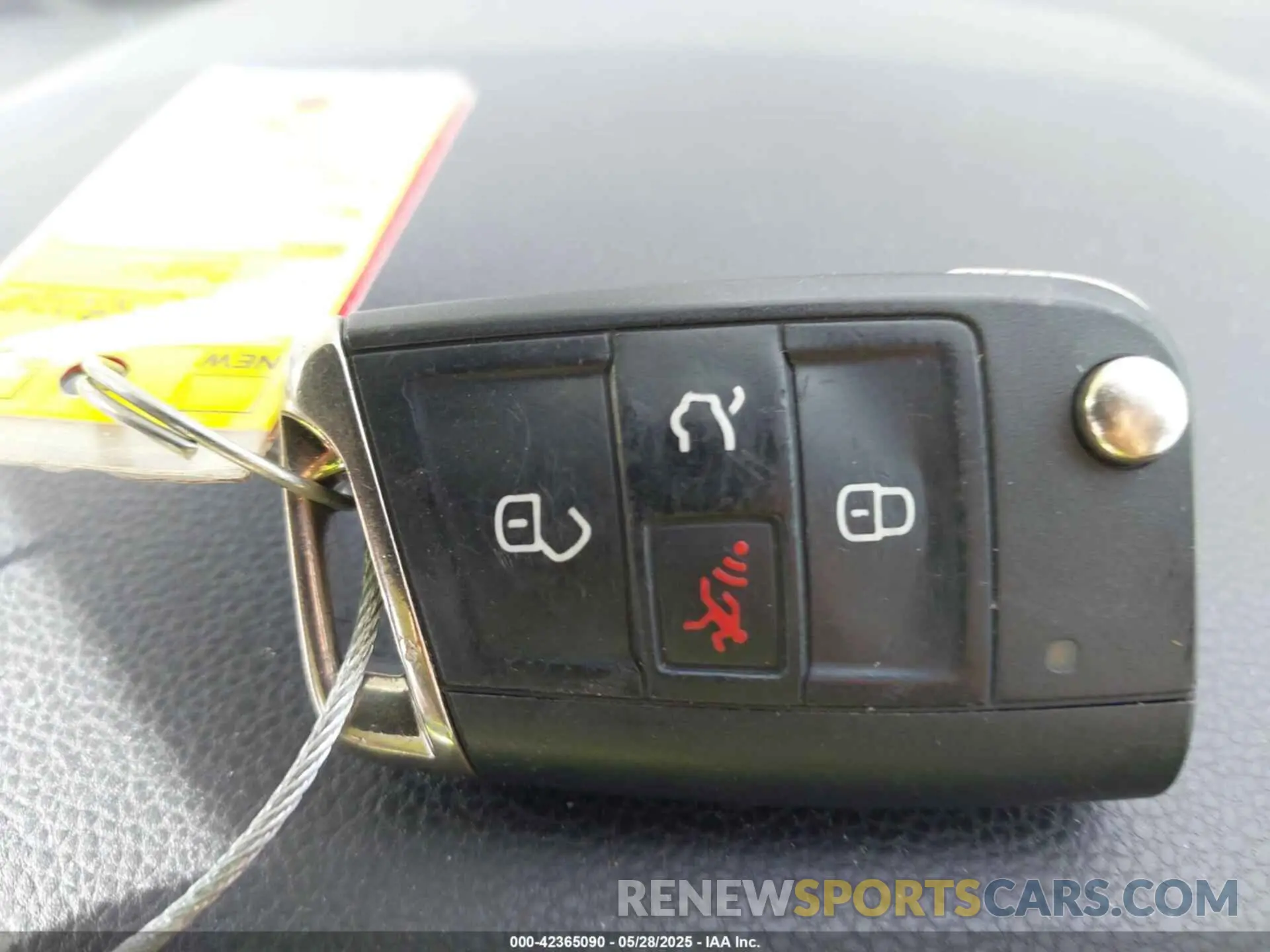 11 Photograph of a damaged car 3VV2B7AX2LM030790 VOLKSWAGEN TIGUAN 2020