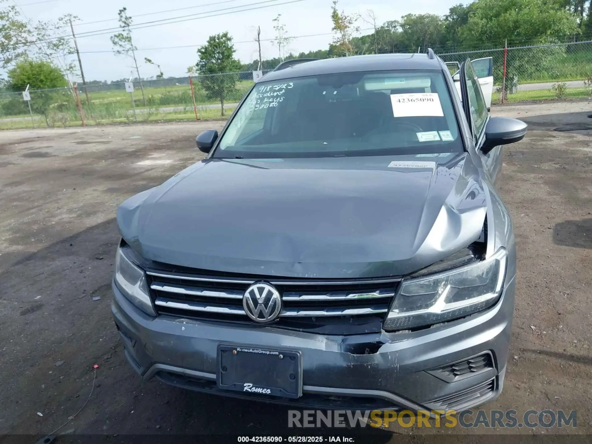 12 Photograph of a damaged car 3VV2B7AX2LM030790 VOLKSWAGEN TIGUAN 2020