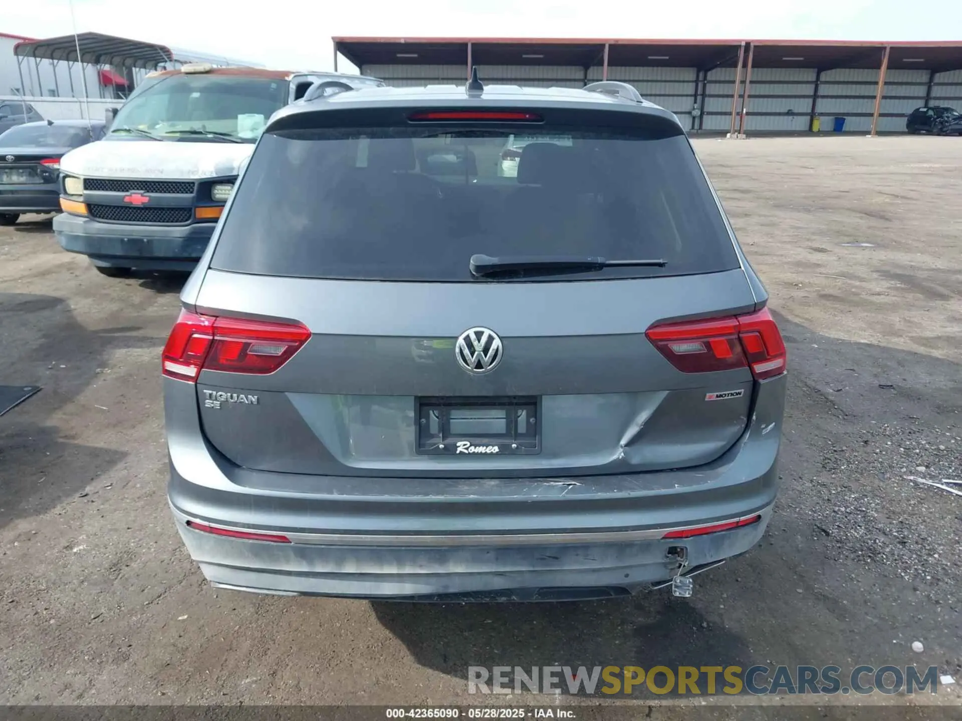 16 Photograph of a damaged car 3VV2B7AX2LM030790 VOLKSWAGEN TIGUAN 2020