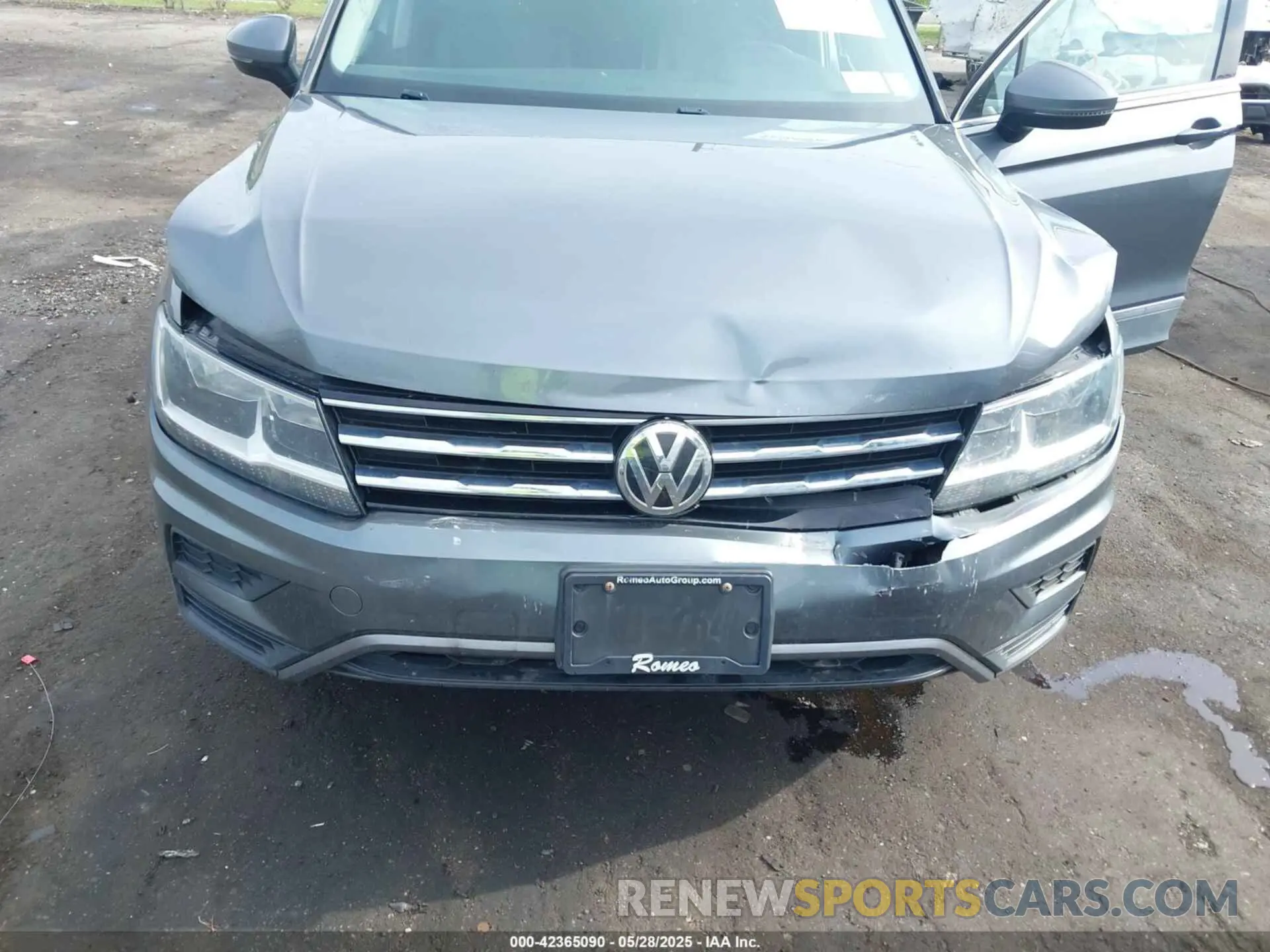 6 Photograph of a damaged car 3VV2B7AX2LM030790 VOLKSWAGEN TIGUAN 2020