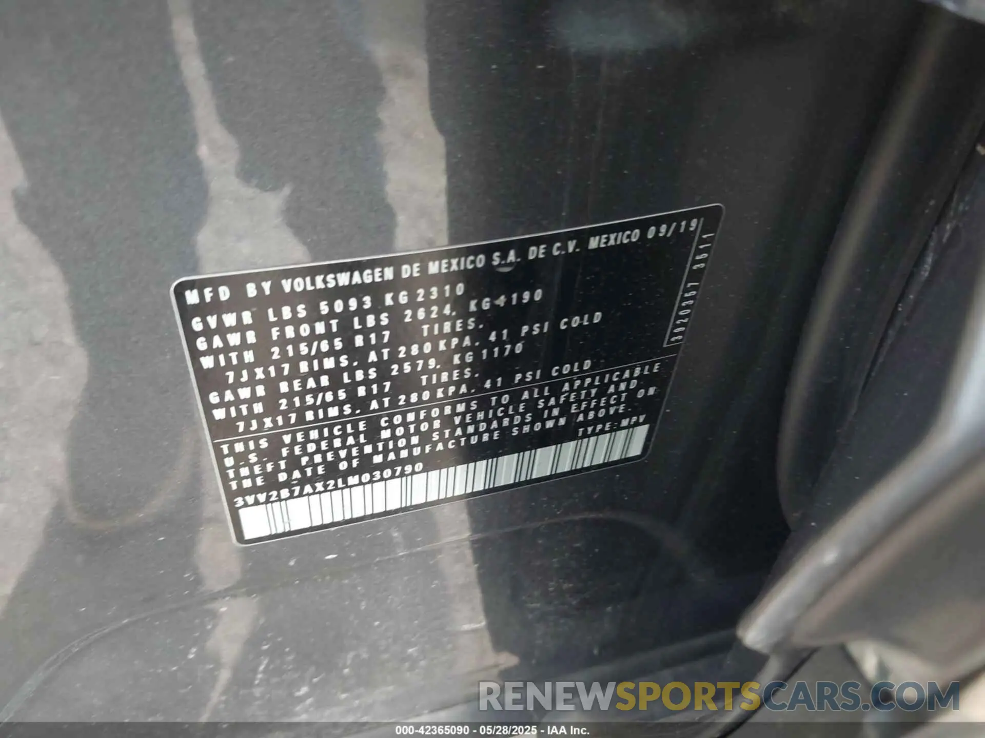 9 Photograph of a damaged car 3VV2B7AX2LM030790 VOLKSWAGEN TIGUAN 2020