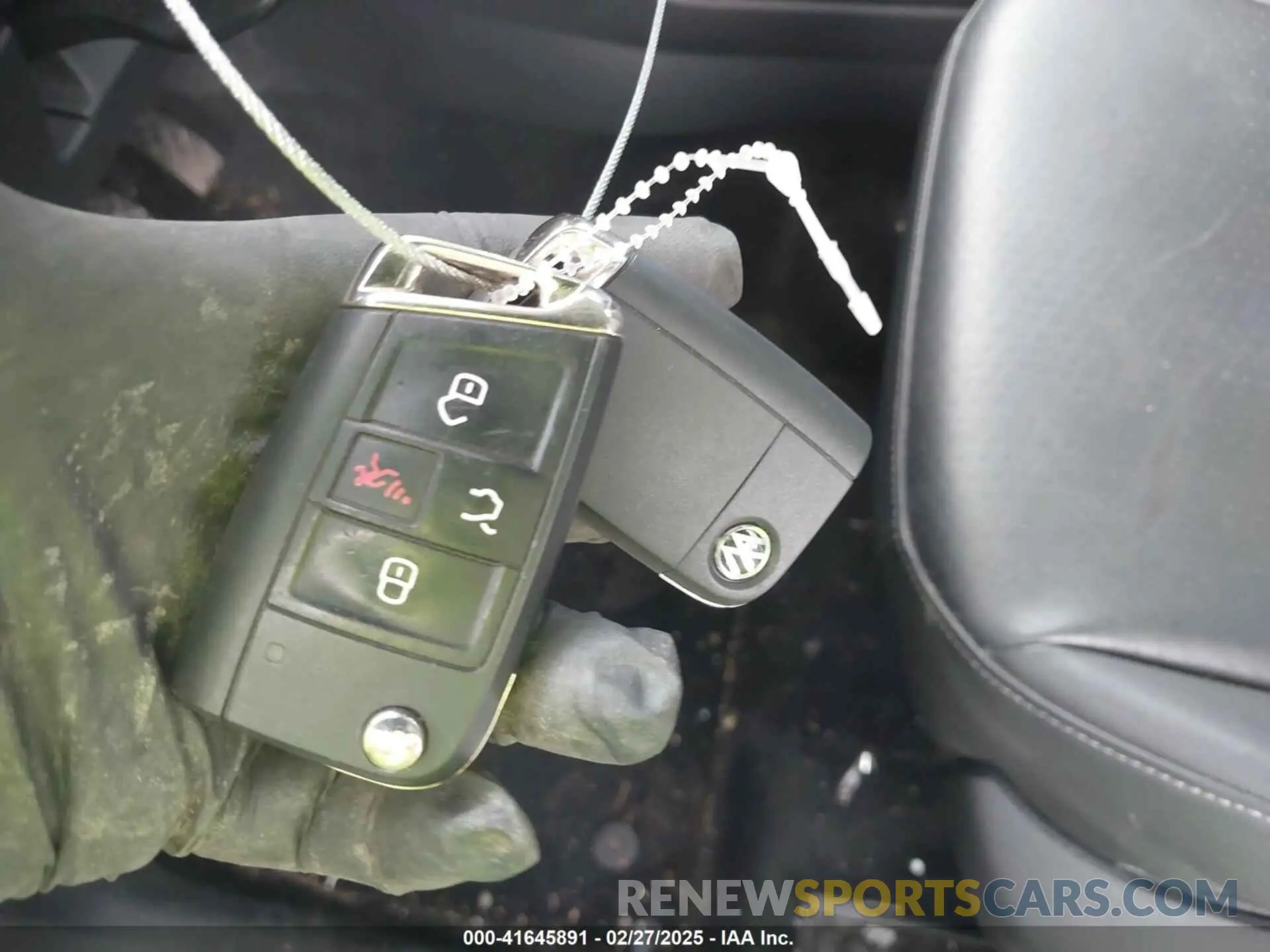 11 Photograph of a damaged car 3VV2B7AX2LM042731 VOLKSWAGEN TIGUAN 2020