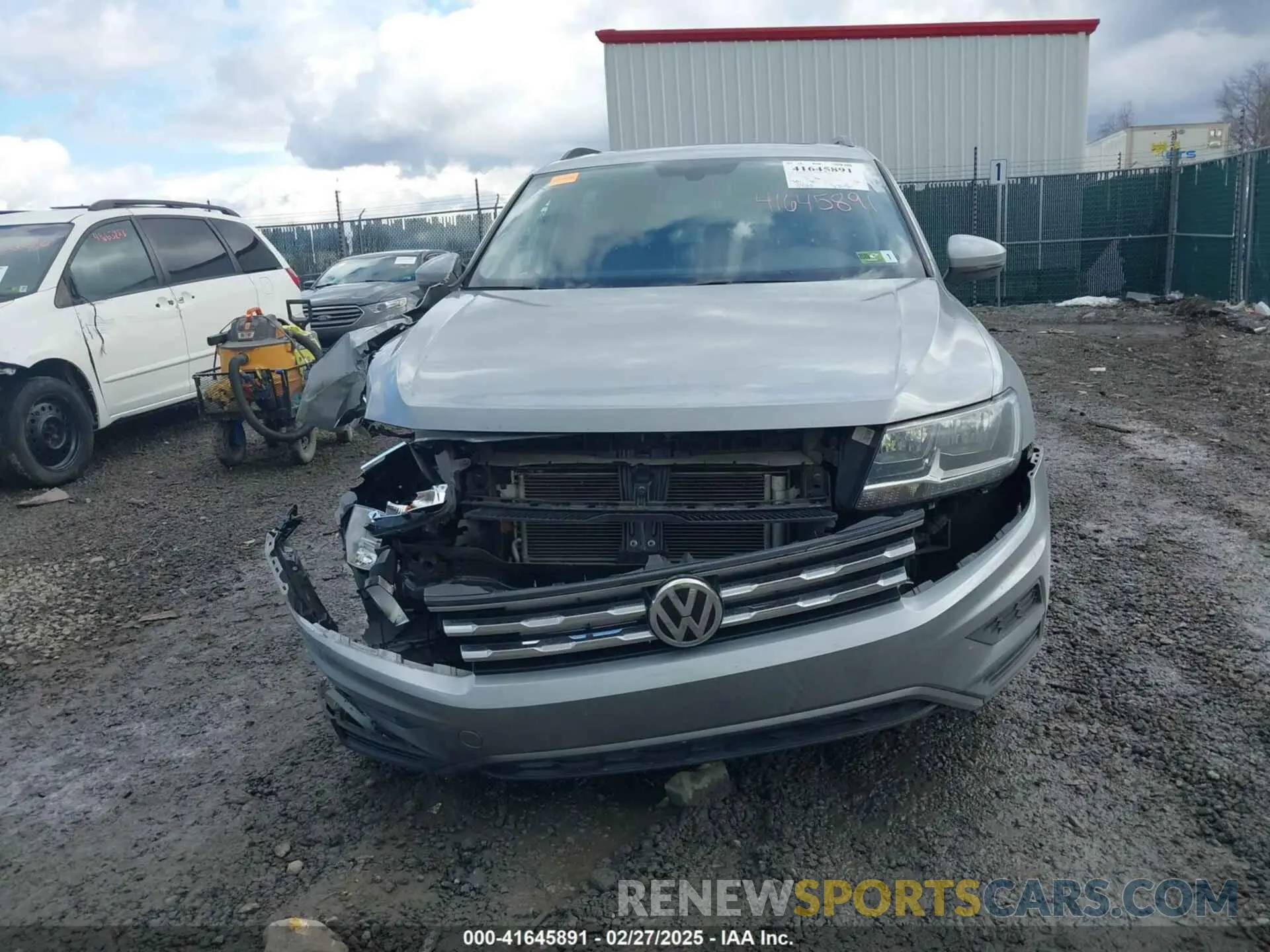12 Photograph of a damaged car 3VV2B7AX2LM042731 VOLKSWAGEN TIGUAN 2020
