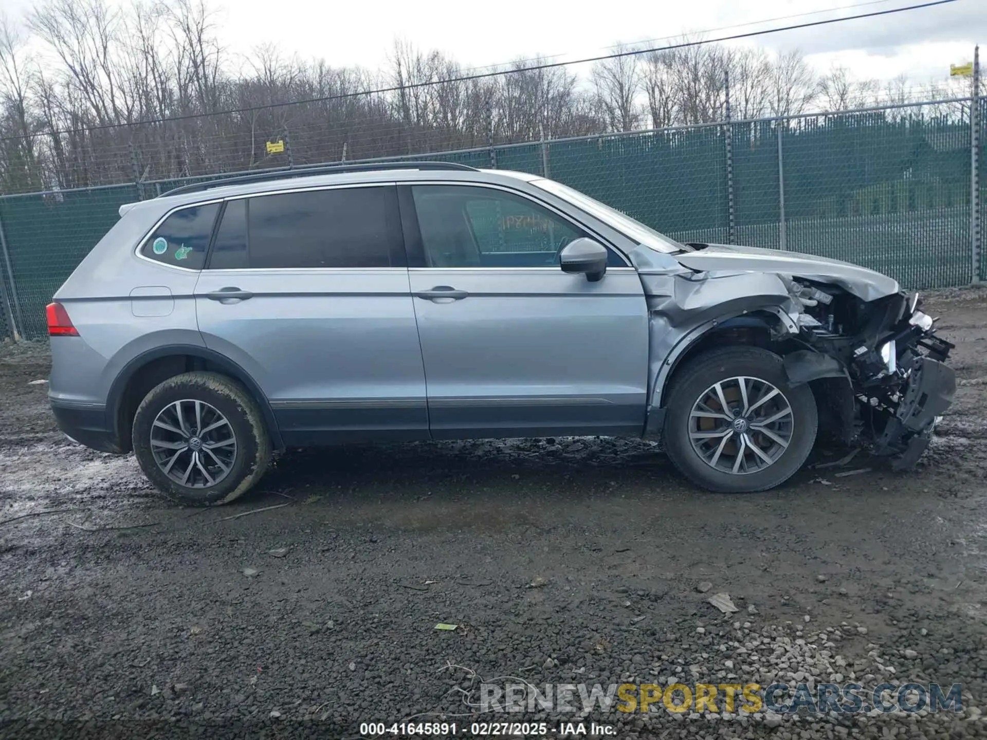 13 Photograph of a damaged car 3VV2B7AX2LM042731 VOLKSWAGEN TIGUAN 2020