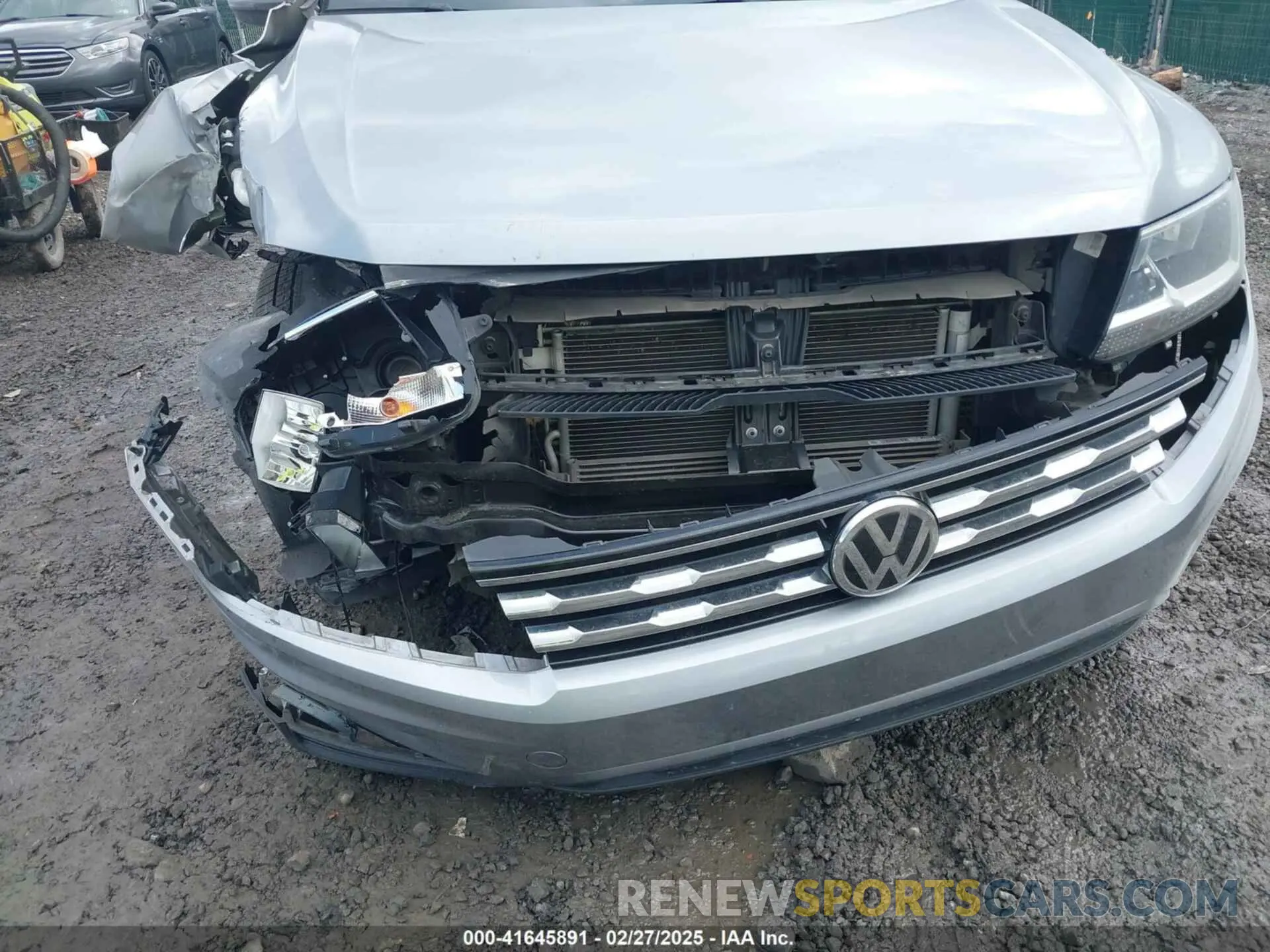 17 Photograph of a damaged car 3VV2B7AX2LM042731 VOLKSWAGEN TIGUAN 2020