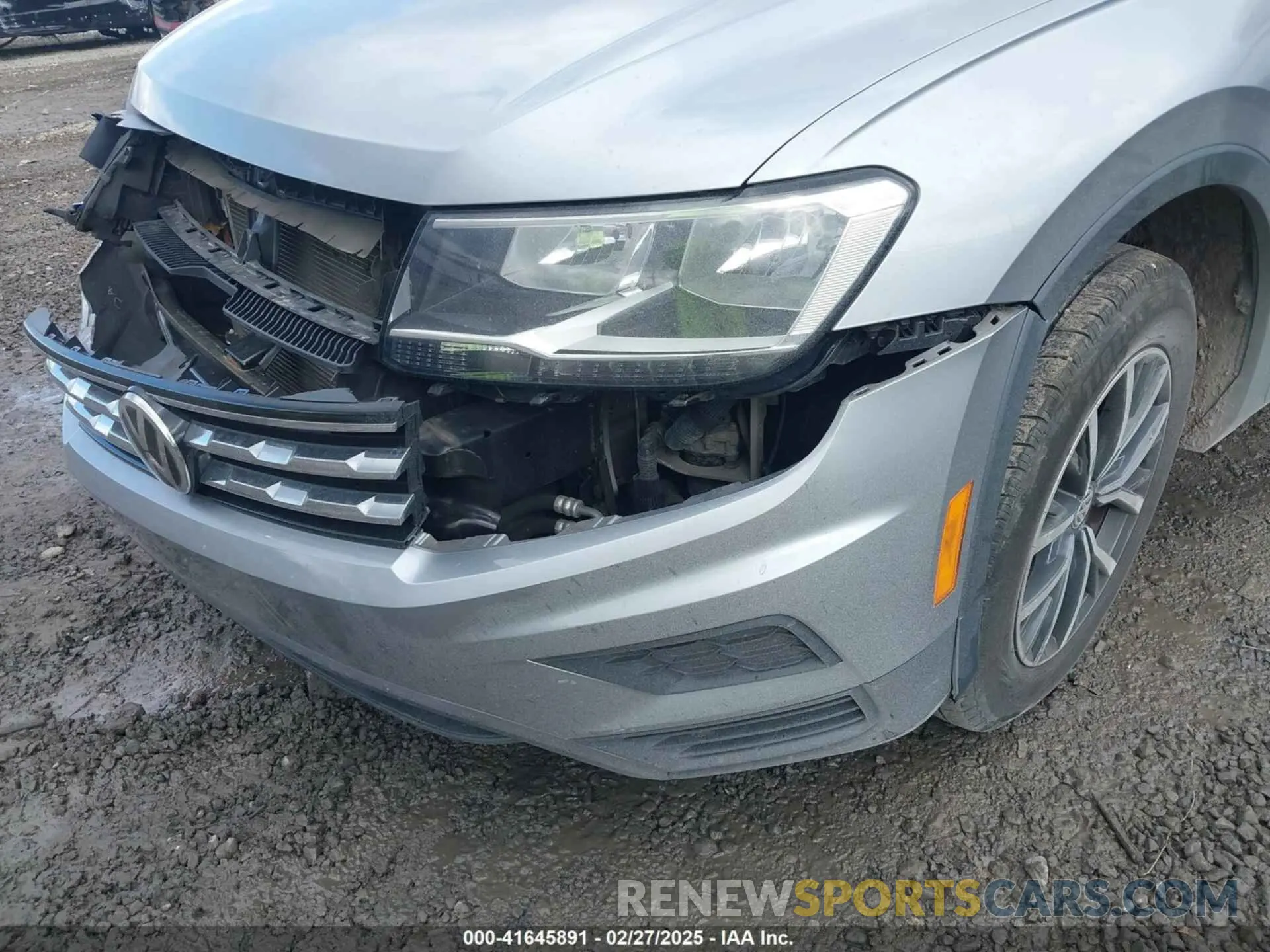 18 Photograph of a damaged car 3VV2B7AX2LM042731 VOLKSWAGEN TIGUAN 2020