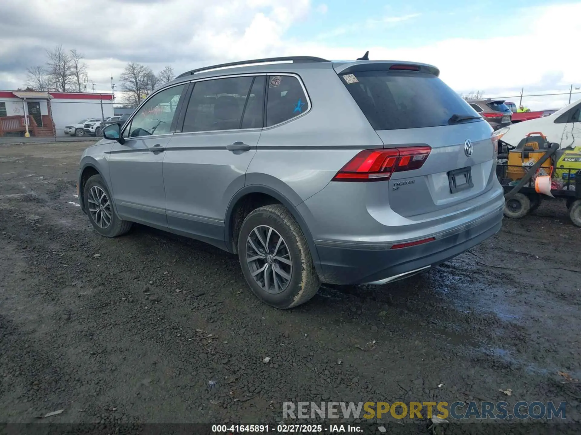 3 Photograph of a damaged car 3VV2B7AX2LM042731 VOLKSWAGEN TIGUAN 2020