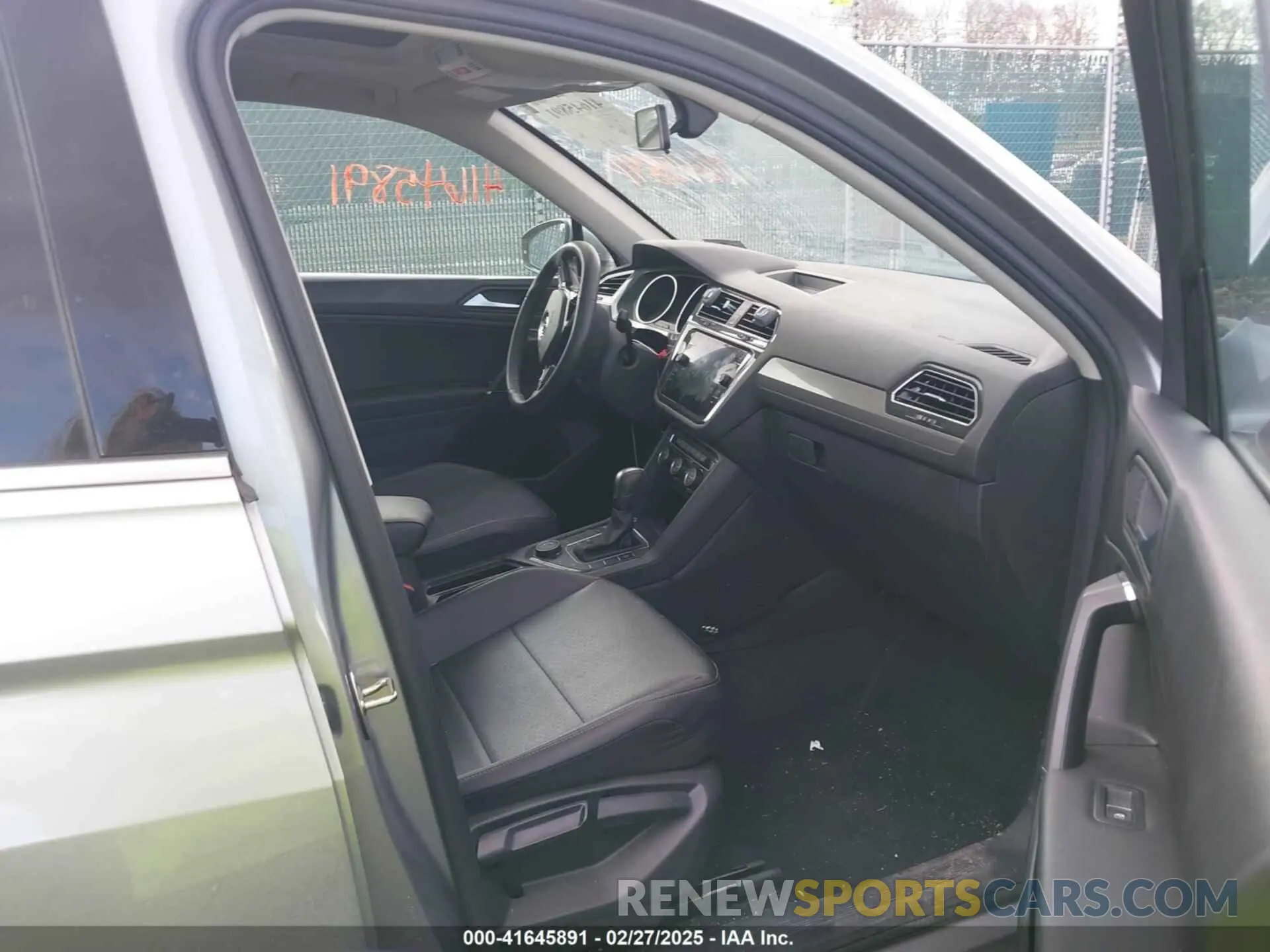 5 Photograph of a damaged car 3VV2B7AX2LM042731 VOLKSWAGEN TIGUAN 2020