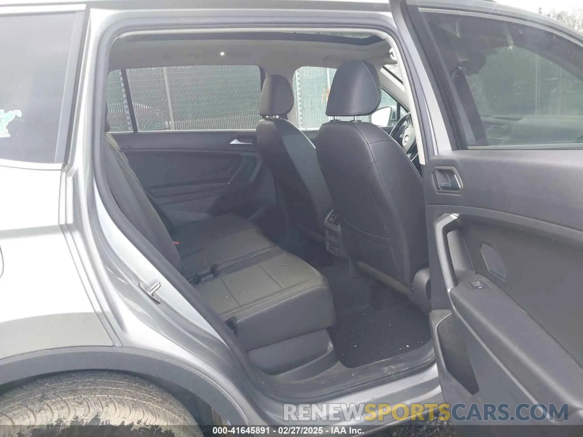 8 Photograph of a damaged car 3VV2B7AX2LM042731 VOLKSWAGEN TIGUAN 2020