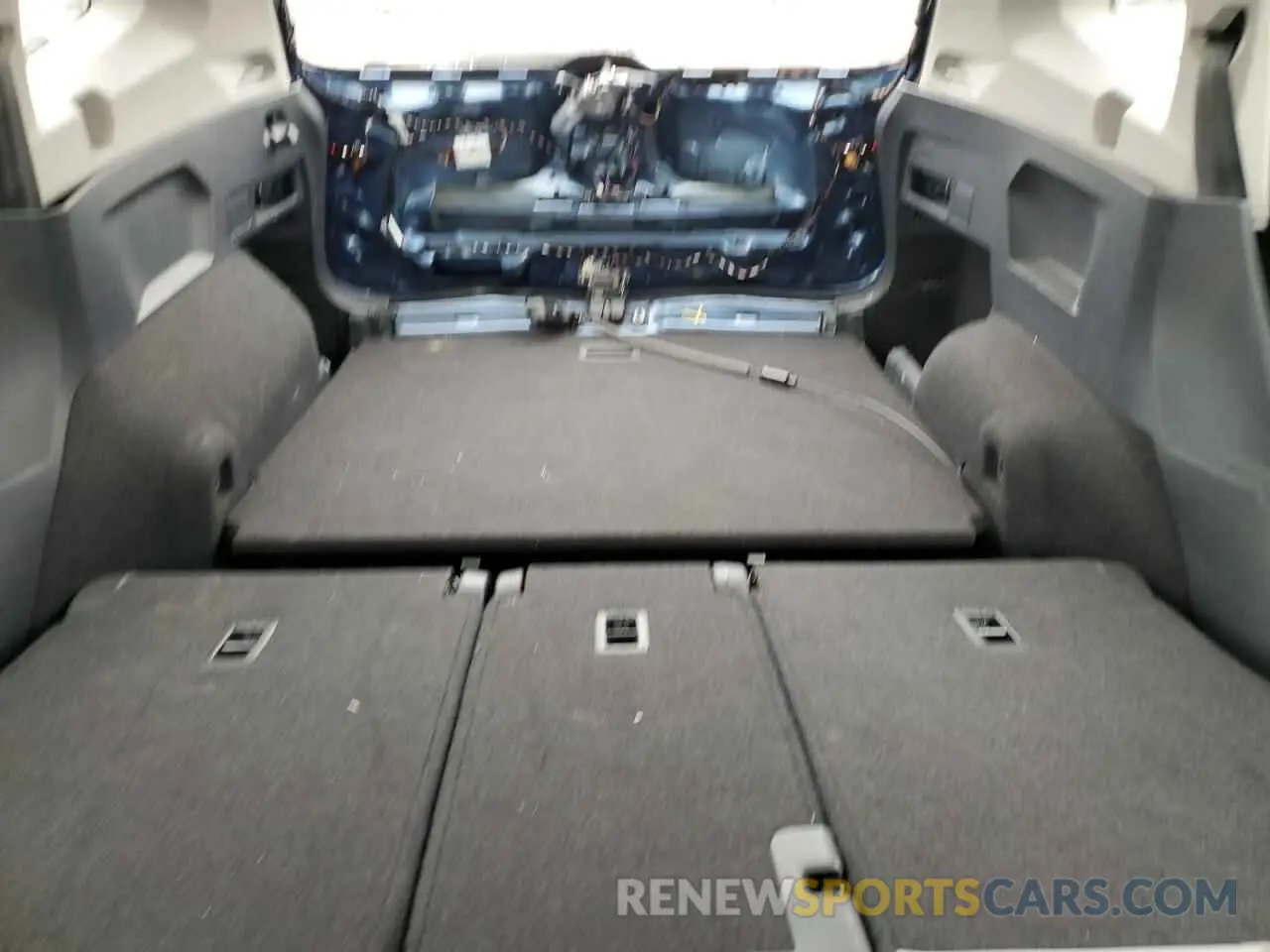 10 Photograph of a damaged car 3VV2B7AX2LM082646 VOLKSWAGEN TIGUAN 2020