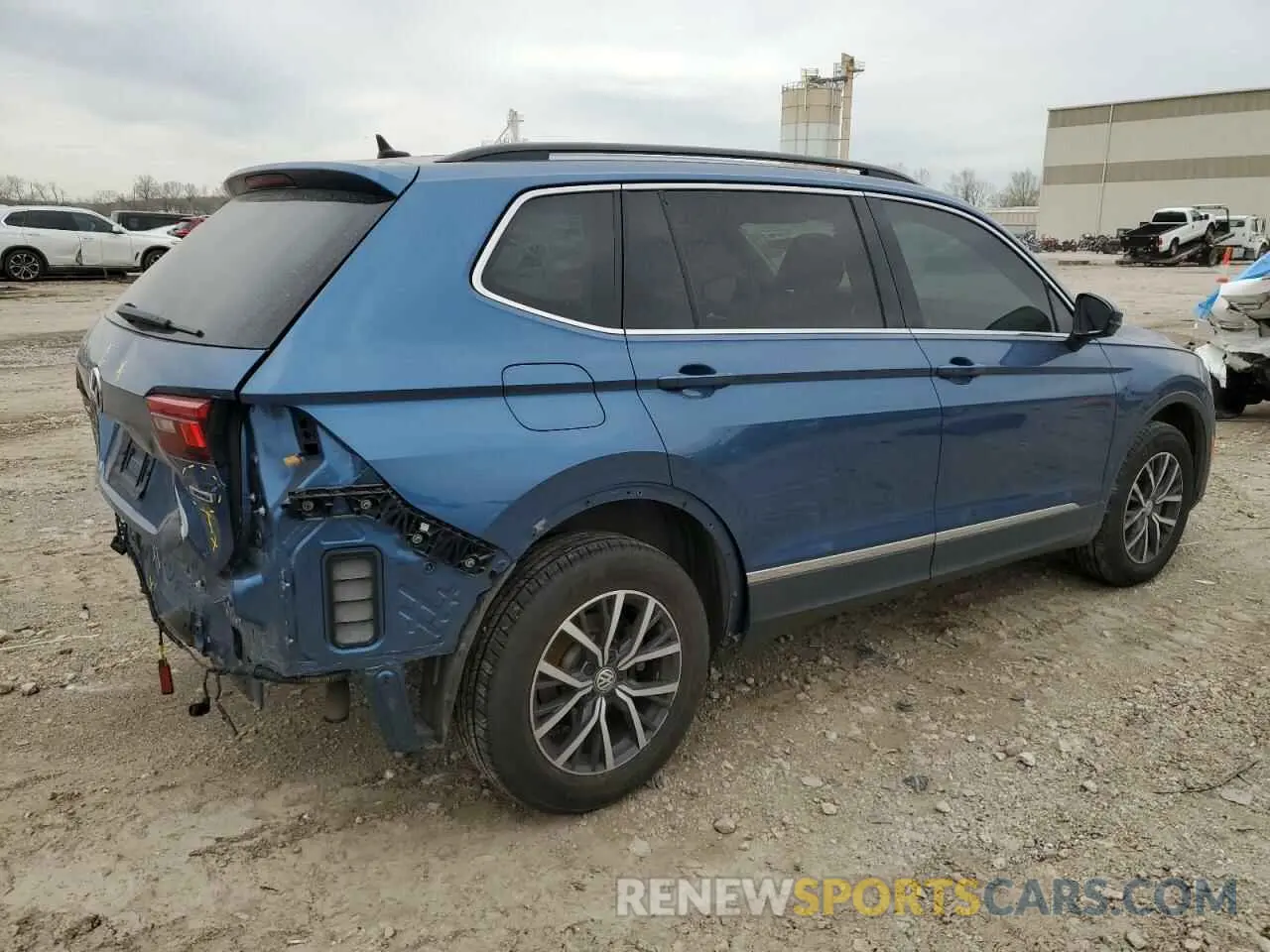 3 Photograph of a damaged car 3VV2B7AX2LM082646 VOLKSWAGEN TIGUAN 2020