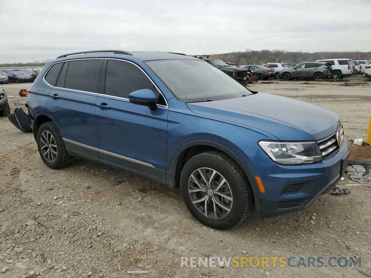 4 Photograph of a damaged car 3VV2B7AX2LM082646 VOLKSWAGEN TIGUAN 2020
