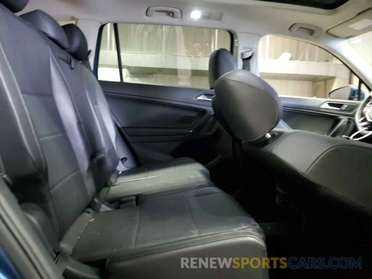 11 Photograph of a damaged car 3VV2B7AX2LM166658 VOLKSWAGEN TIGUAN 2020