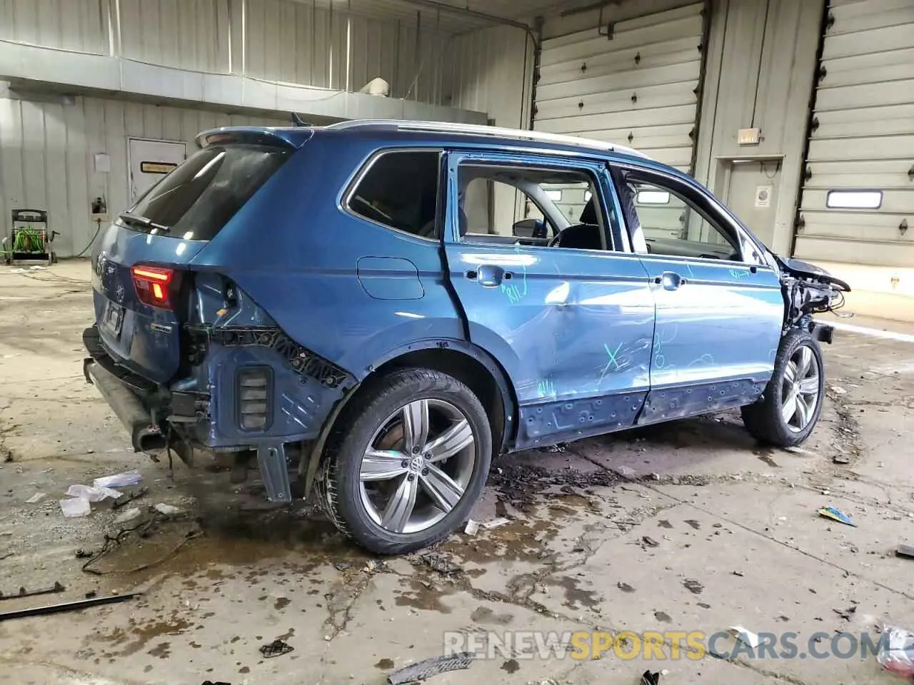 3 Photograph of a damaged car 3VV2B7AX2LM166658 VOLKSWAGEN TIGUAN 2020