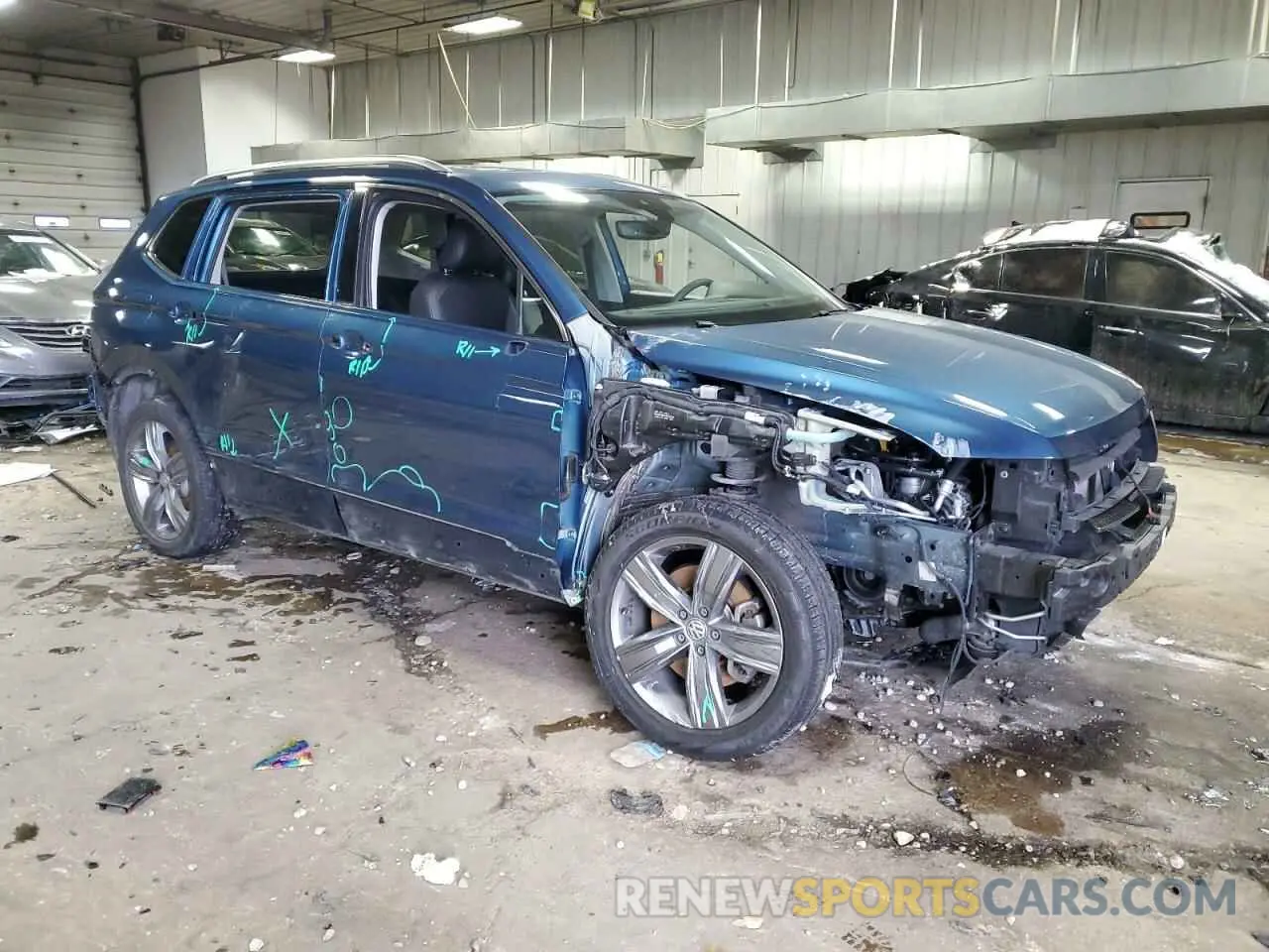 4 Photograph of a damaged car 3VV2B7AX2LM166658 VOLKSWAGEN TIGUAN 2020