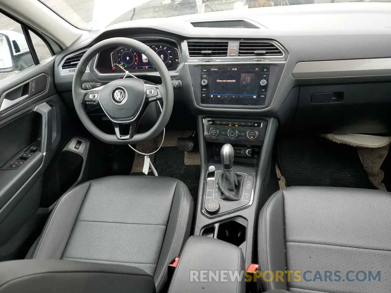 8 Photograph of a damaged car 3VV2B7AX2LM179152 VOLKSWAGEN TIGUAN 2020
