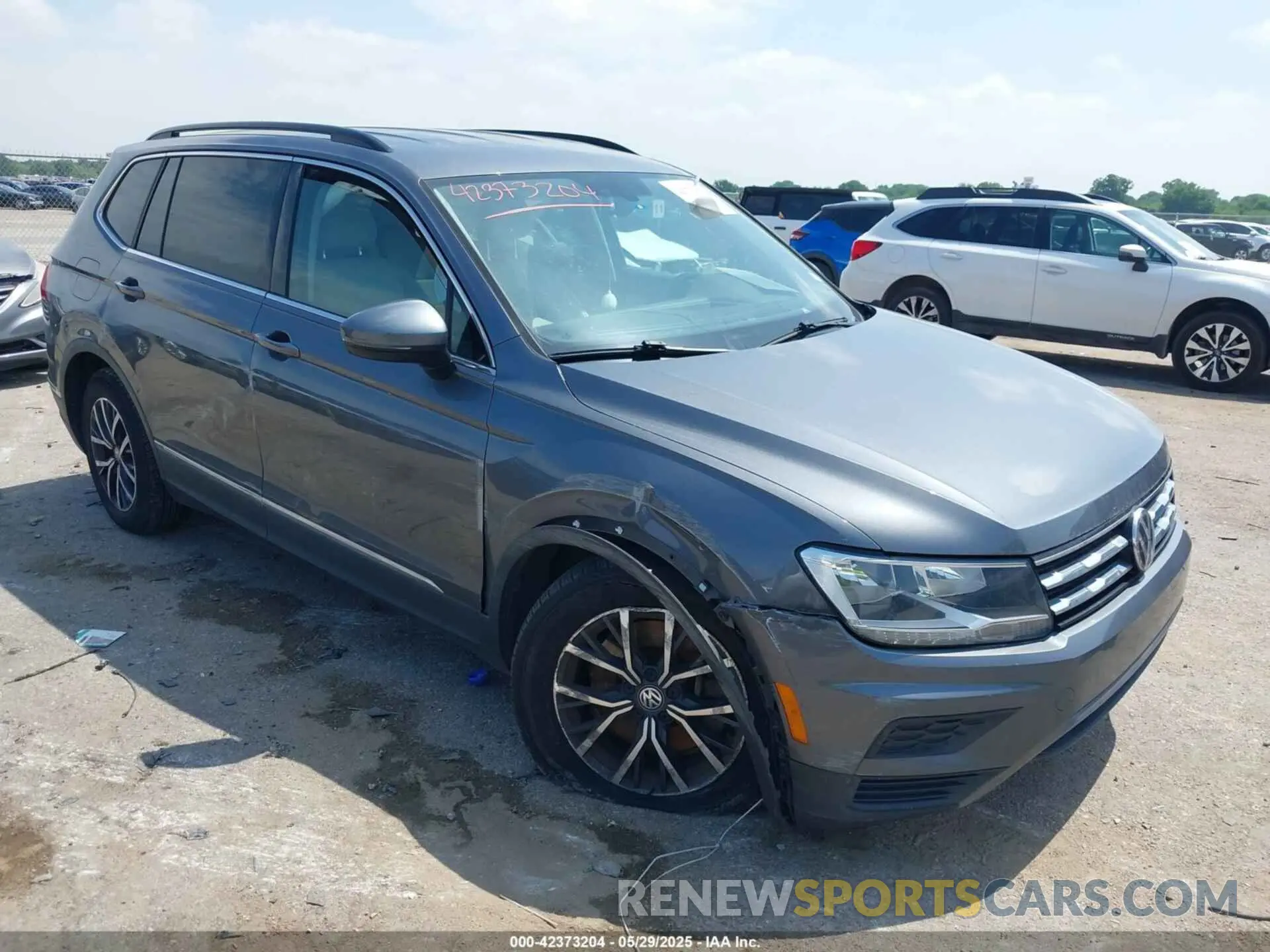 1 Photograph of a damaged car 3VV2B7AX3LM053852 VOLKSWAGEN TIGUAN 2020