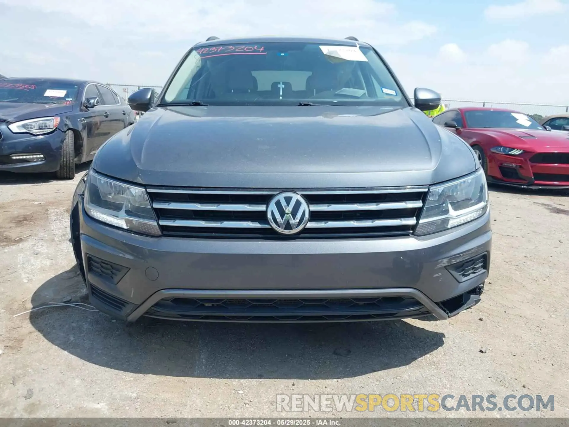 12 Photograph of a damaged car 3VV2B7AX3LM053852 VOLKSWAGEN TIGUAN 2020