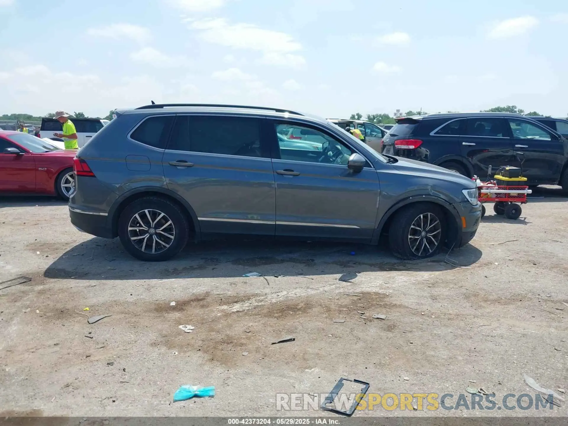 13 Photograph of a damaged car 3VV2B7AX3LM053852 VOLKSWAGEN TIGUAN 2020