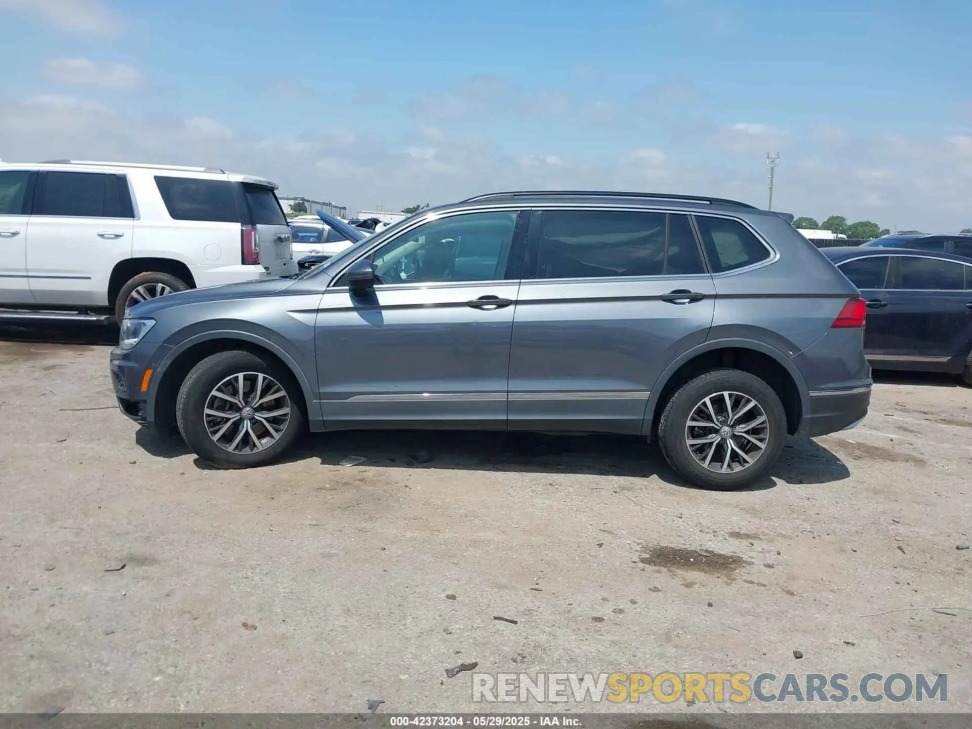 14 Photograph of a damaged car 3VV2B7AX3LM053852 VOLKSWAGEN TIGUAN 2020