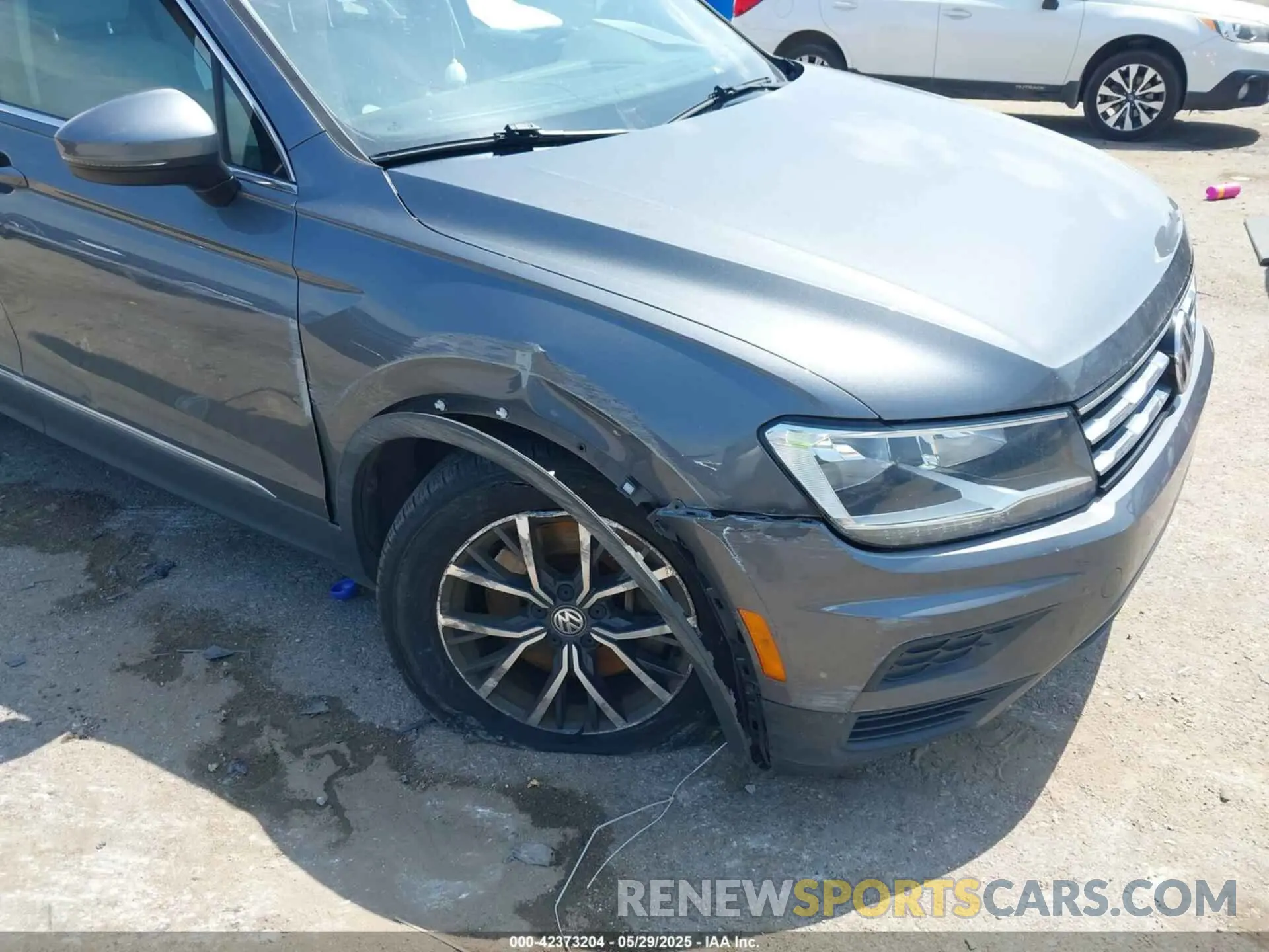 6 Photograph of a damaged car 3VV2B7AX3LM053852 VOLKSWAGEN TIGUAN 2020