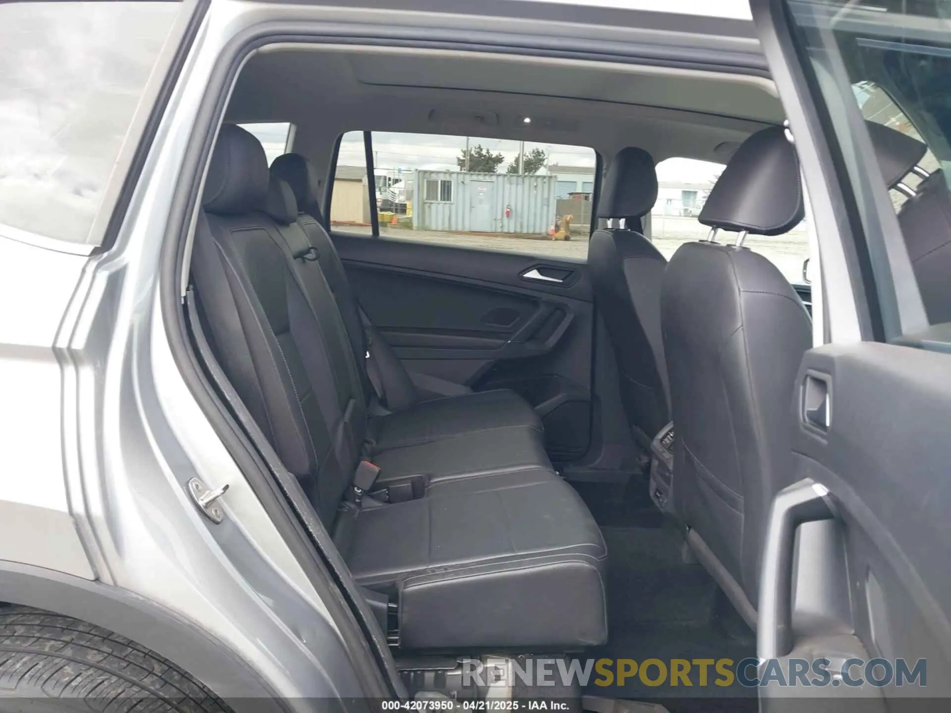 8 Photograph of a damaged car 3VV2B7AX3LM067542 VOLKSWAGEN TIGUAN 2020