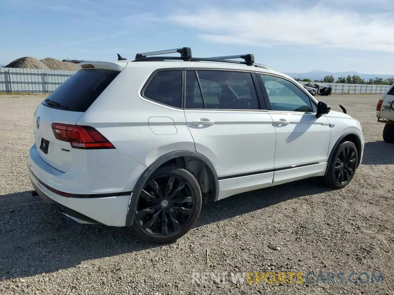3 Photograph of a damaged car 3VV2B7AX3LM118621 VOLKSWAGEN TIGUAN 2020