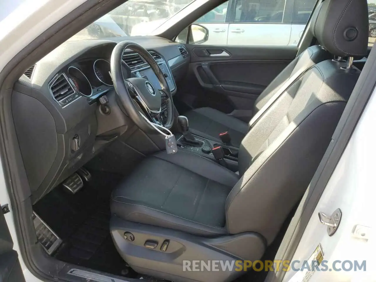 7 Photograph of a damaged car 3VV2B7AX3LM118621 VOLKSWAGEN TIGUAN 2020