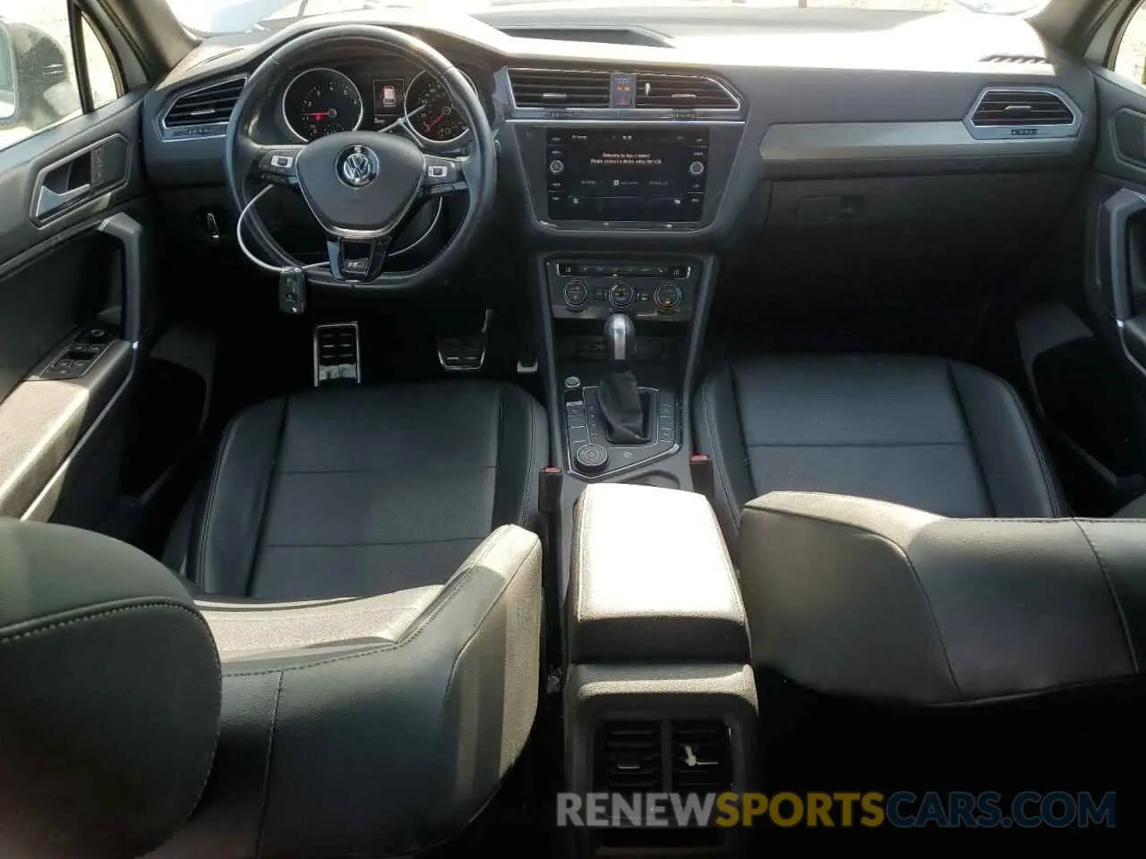 8 Photograph of a damaged car 3VV2B7AX3LM118621 VOLKSWAGEN TIGUAN 2020