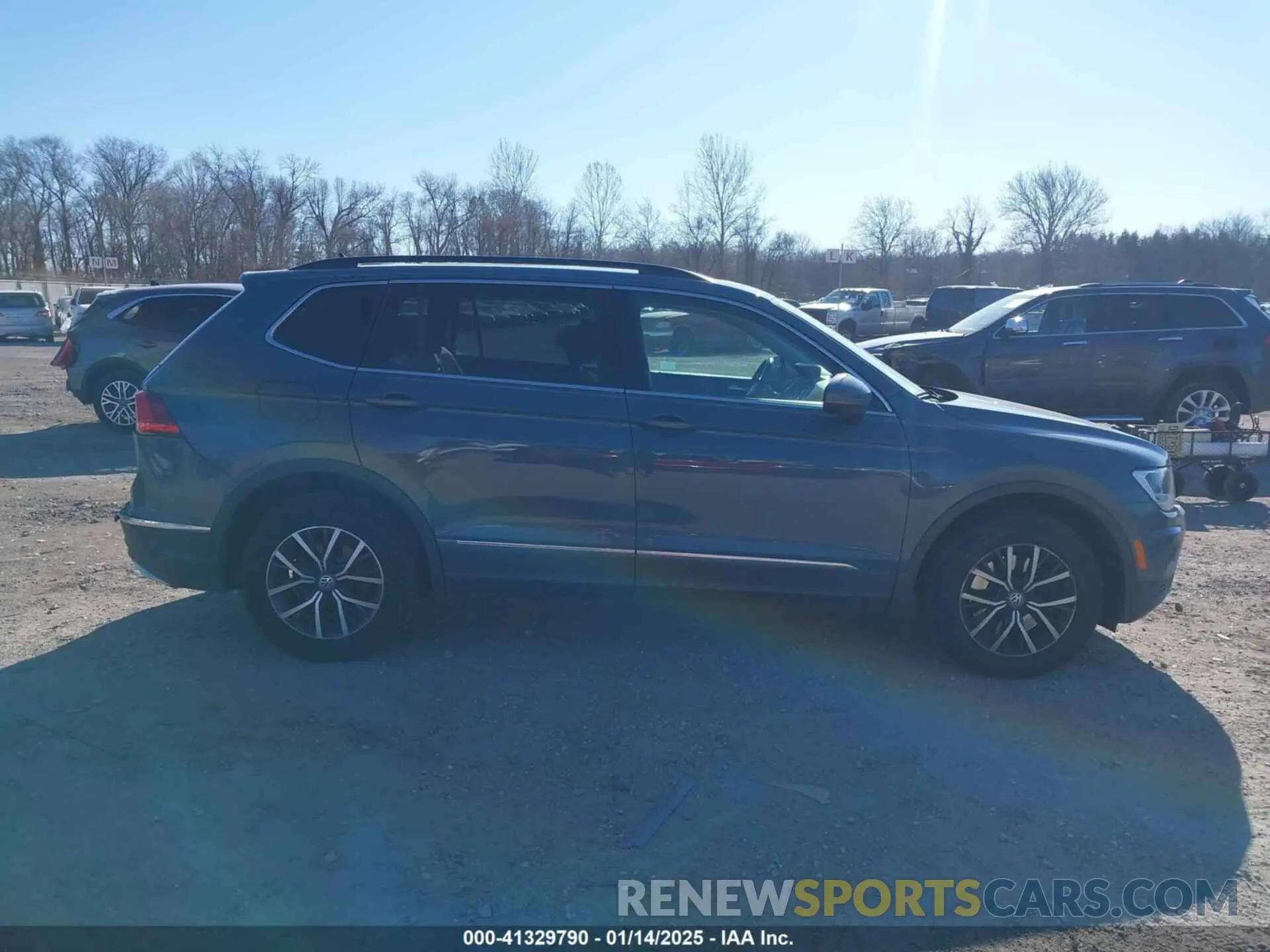 13 Photograph of a damaged car 3VV2B7AX3LM151148 VOLKSWAGEN TIGUAN 2020