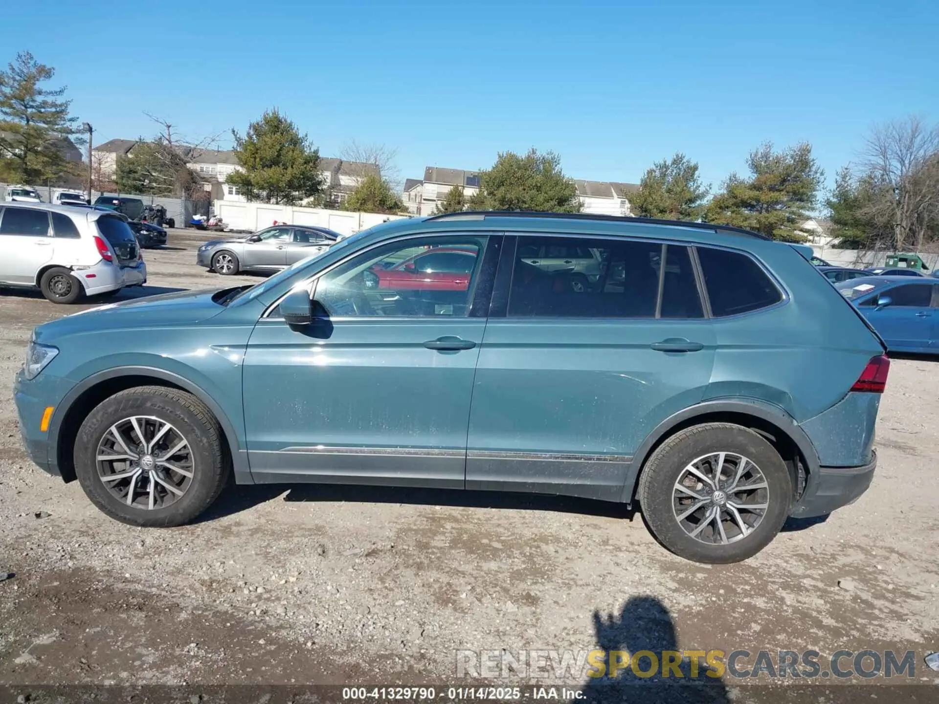 14 Photograph of a damaged car 3VV2B7AX3LM151148 VOLKSWAGEN TIGUAN 2020