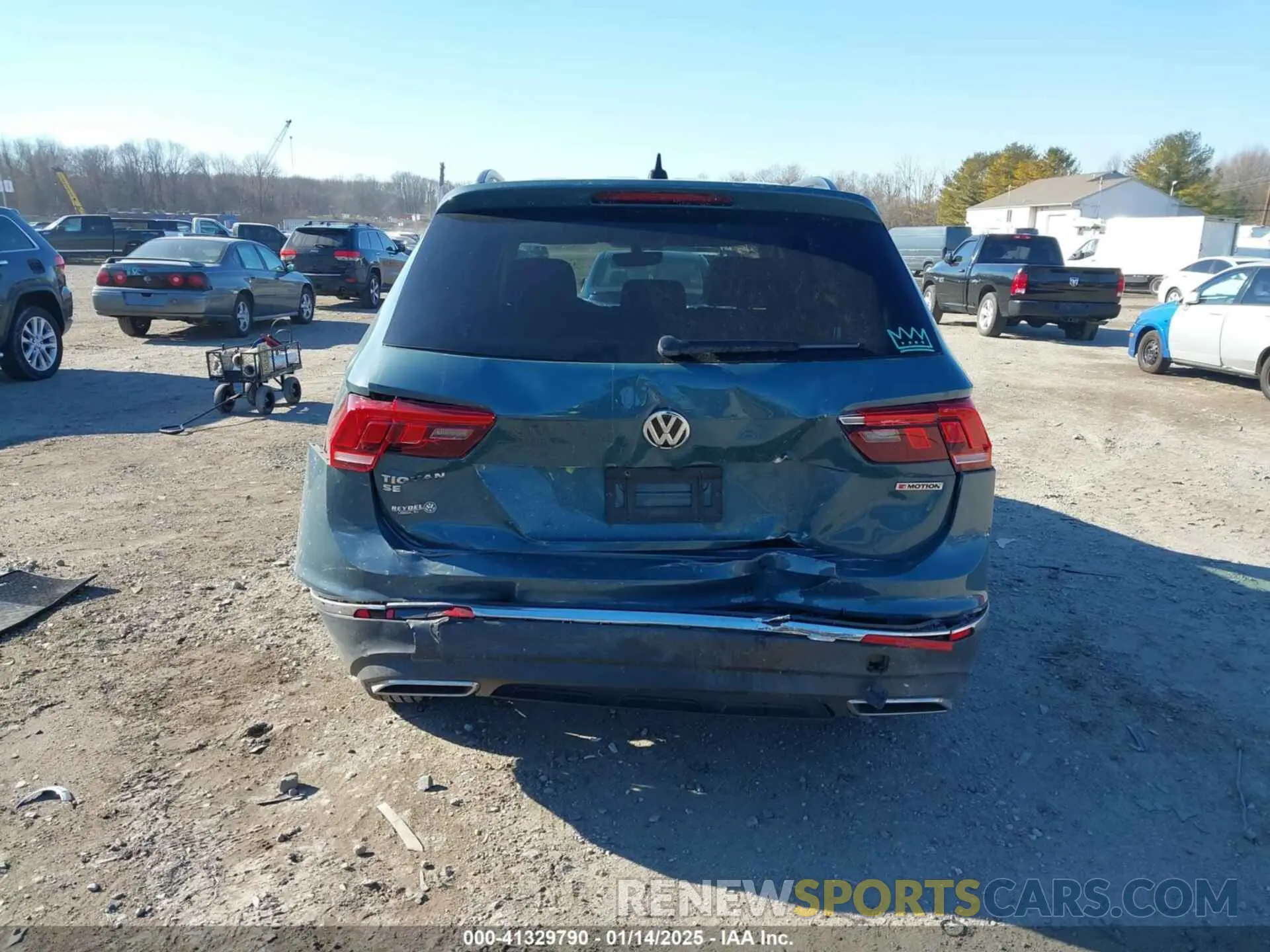 16 Photograph of a damaged car 3VV2B7AX3LM151148 VOLKSWAGEN TIGUAN 2020