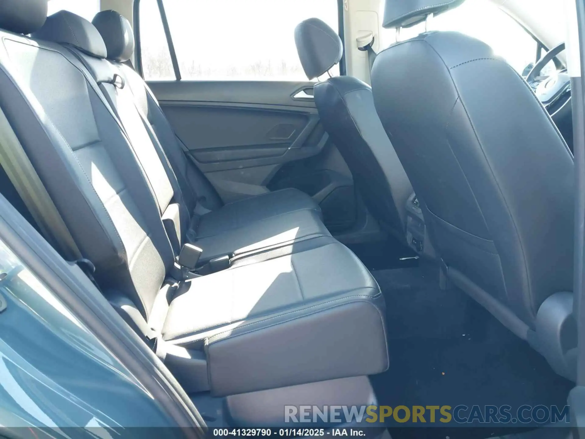 8 Photograph of a damaged car 3VV2B7AX3LM151148 VOLKSWAGEN TIGUAN 2020