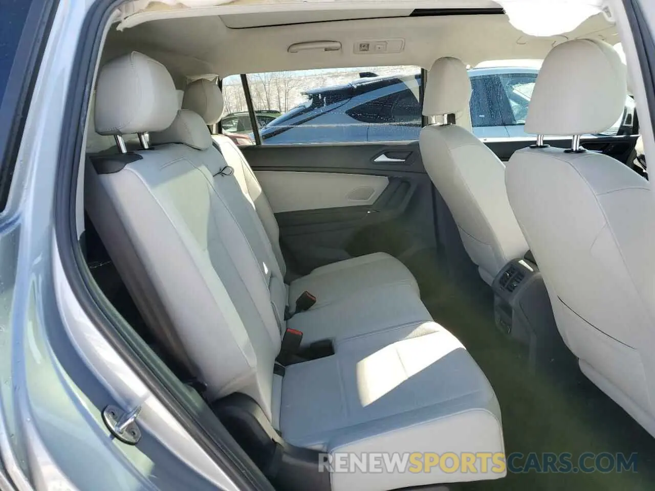 11 Photograph of a damaged car 3VV2B7AX3LM171867 VOLKSWAGEN TIGUAN 2020