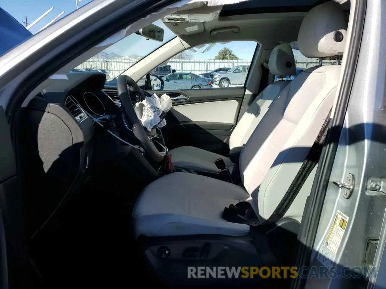 7 Photograph of a damaged car 3VV2B7AX3LM171867 VOLKSWAGEN TIGUAN 2020