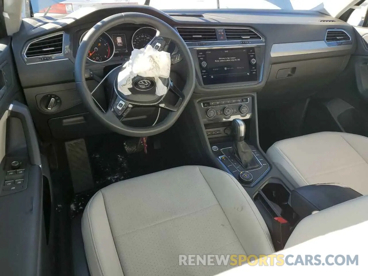 8 Photograph of a damaged car 3VV2B7AX3LM171867 VOLKSWAGEN TIGUAN 2020