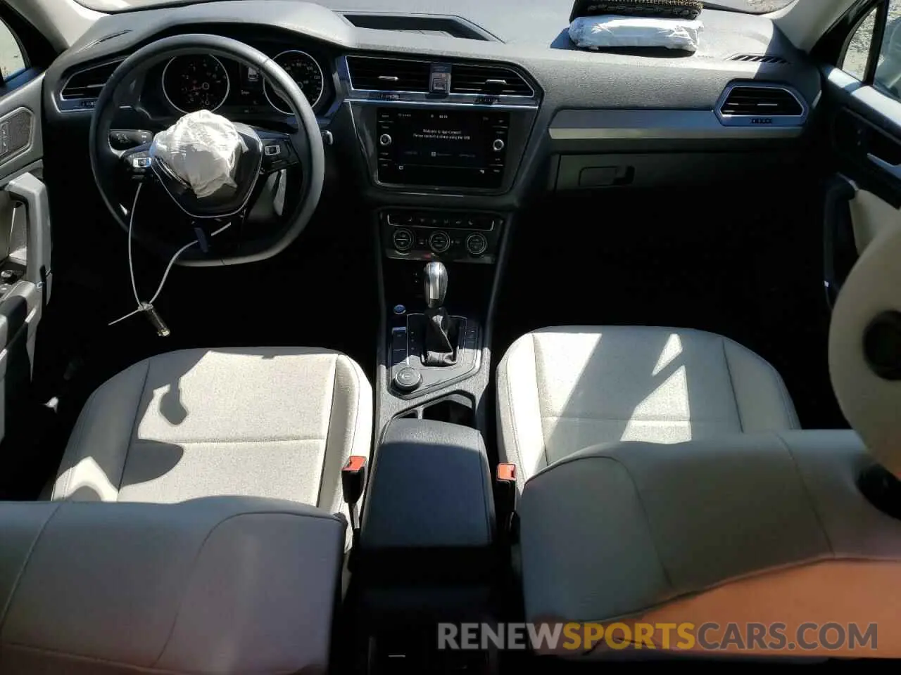 8 Photograph of a damaged car 3VV2B7AX4LM063239 VOLKSWAGEN TIGUAN 2020