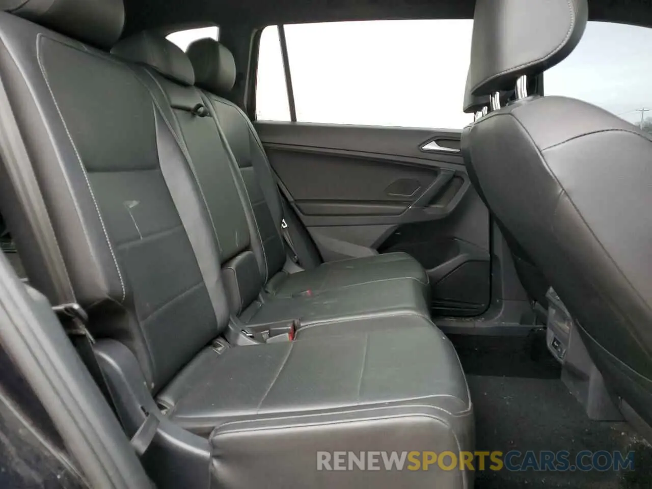 11 Photograph of a damaged car 3VV2B7AX4LM073009 VOLKSWAGEN TIGUAN 2020