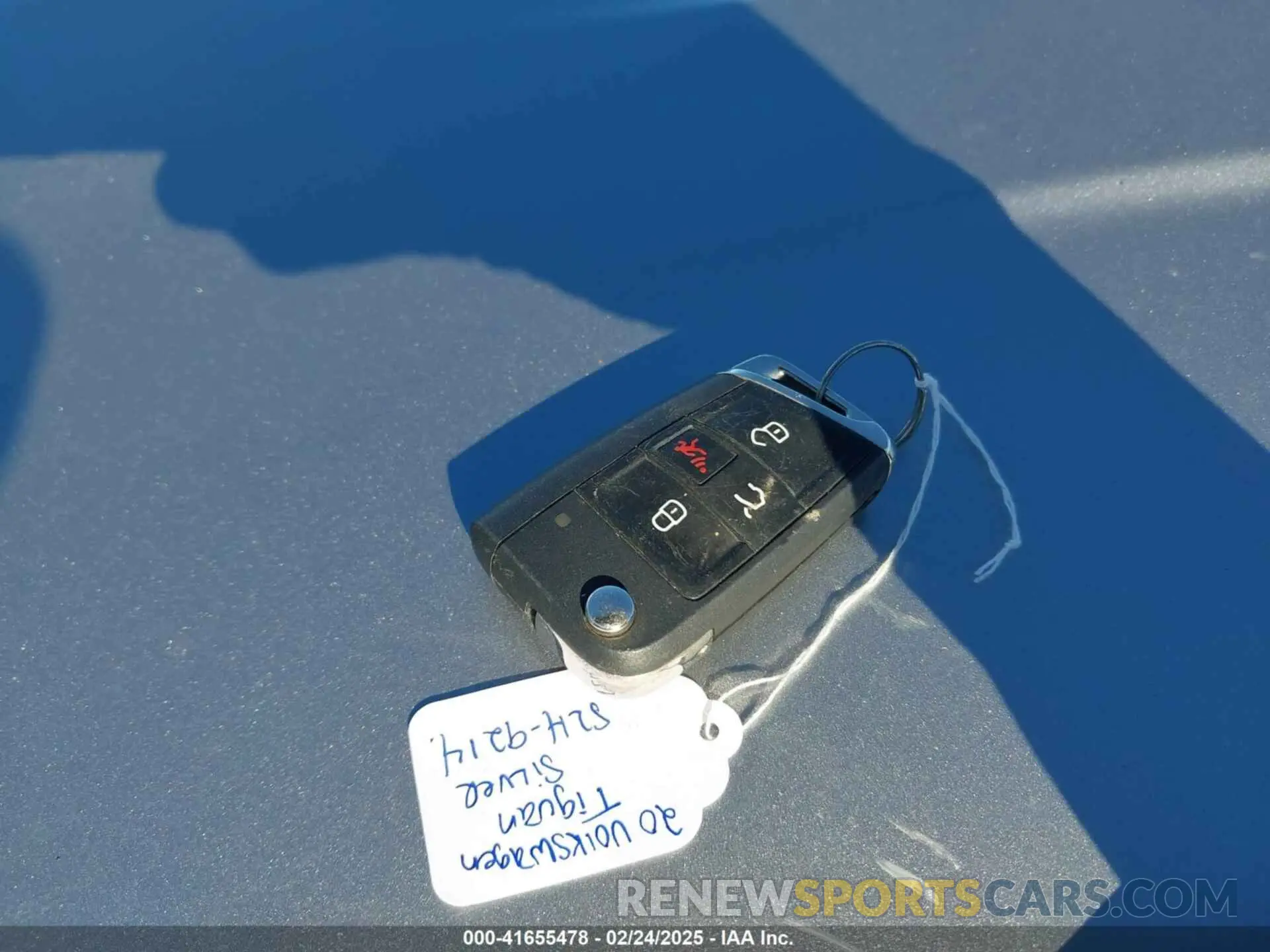 11 Photograph of a damaged car 3VV2B7AX4LM081188 VOLKSWAGEN TIGUAN 2020