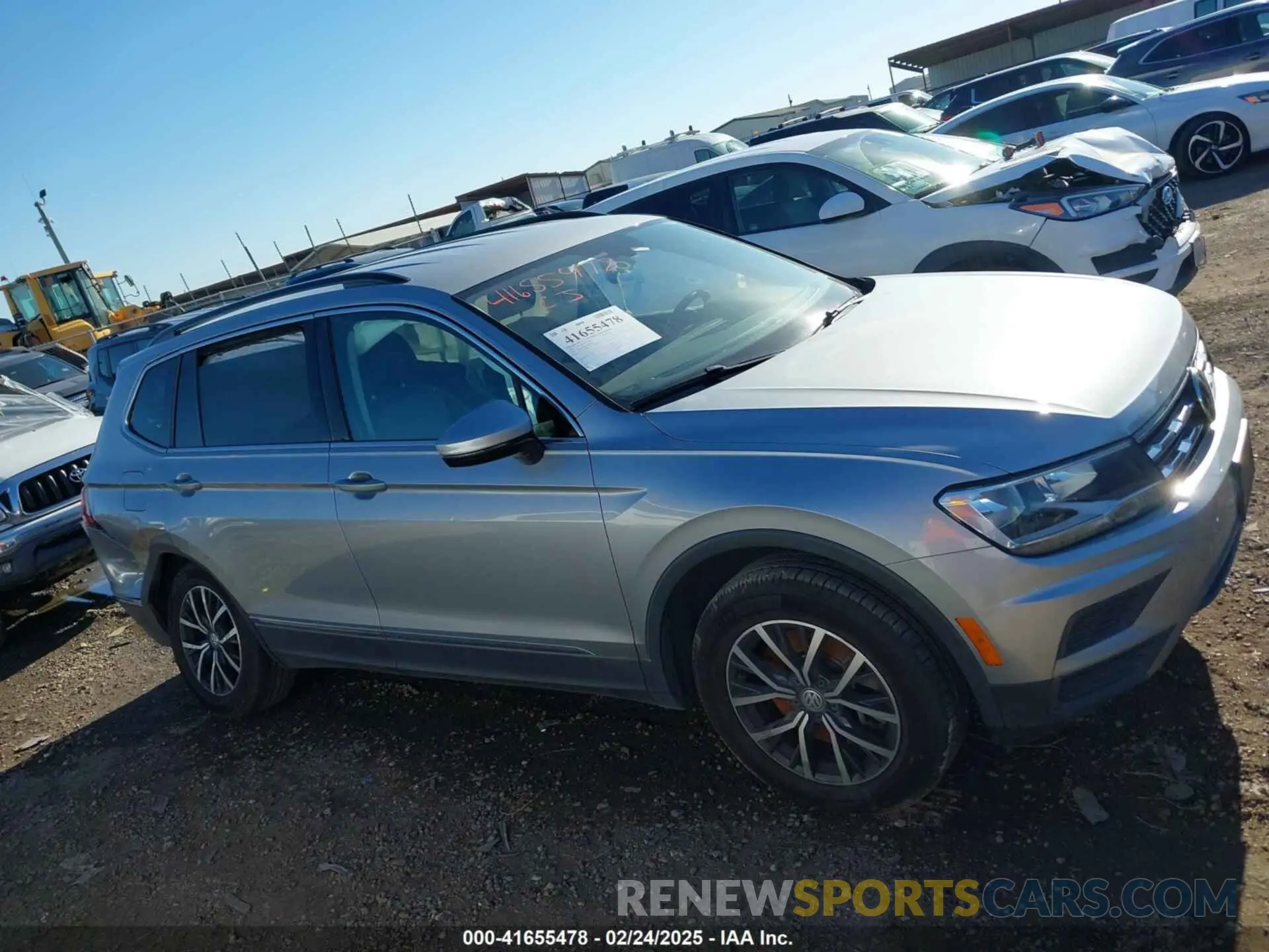 13 Photograph of a damaged car 3VV2B7AX4LM081188 VOLKSWAGEN TIGUAN 2020